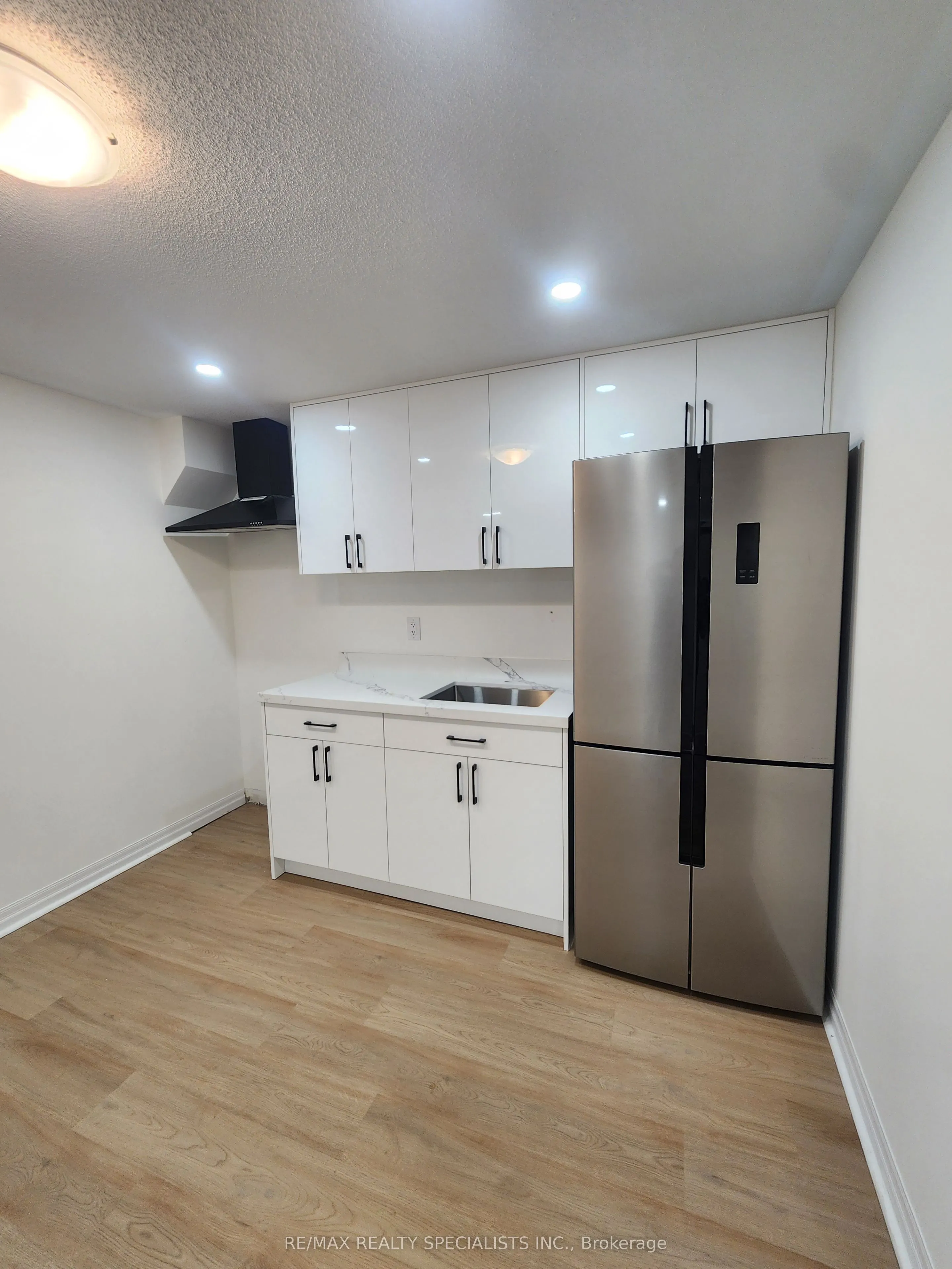 10 Ed Ewert Avenue, #LOWER