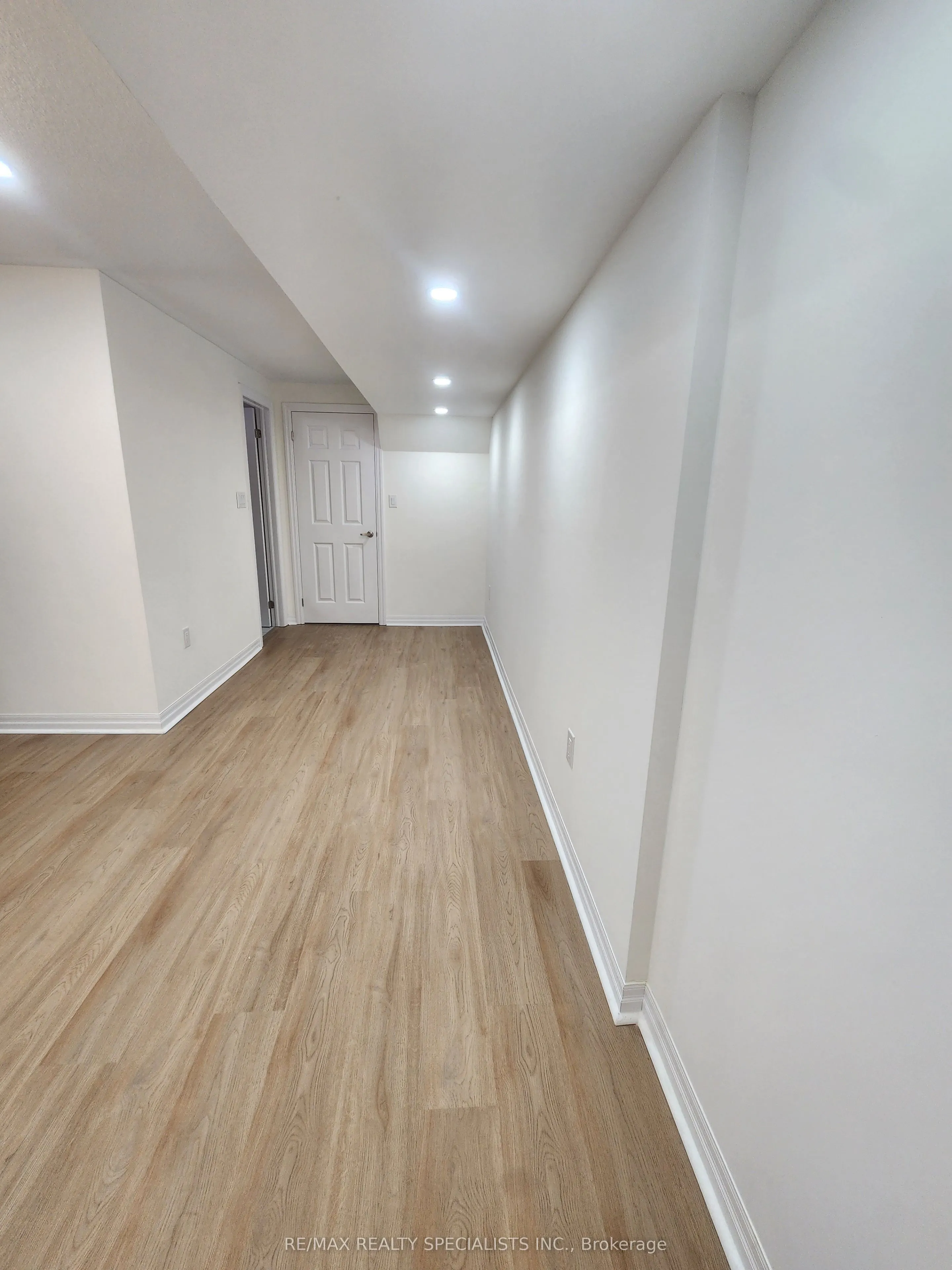 10 Ed Ewert Avenue, #LOWER