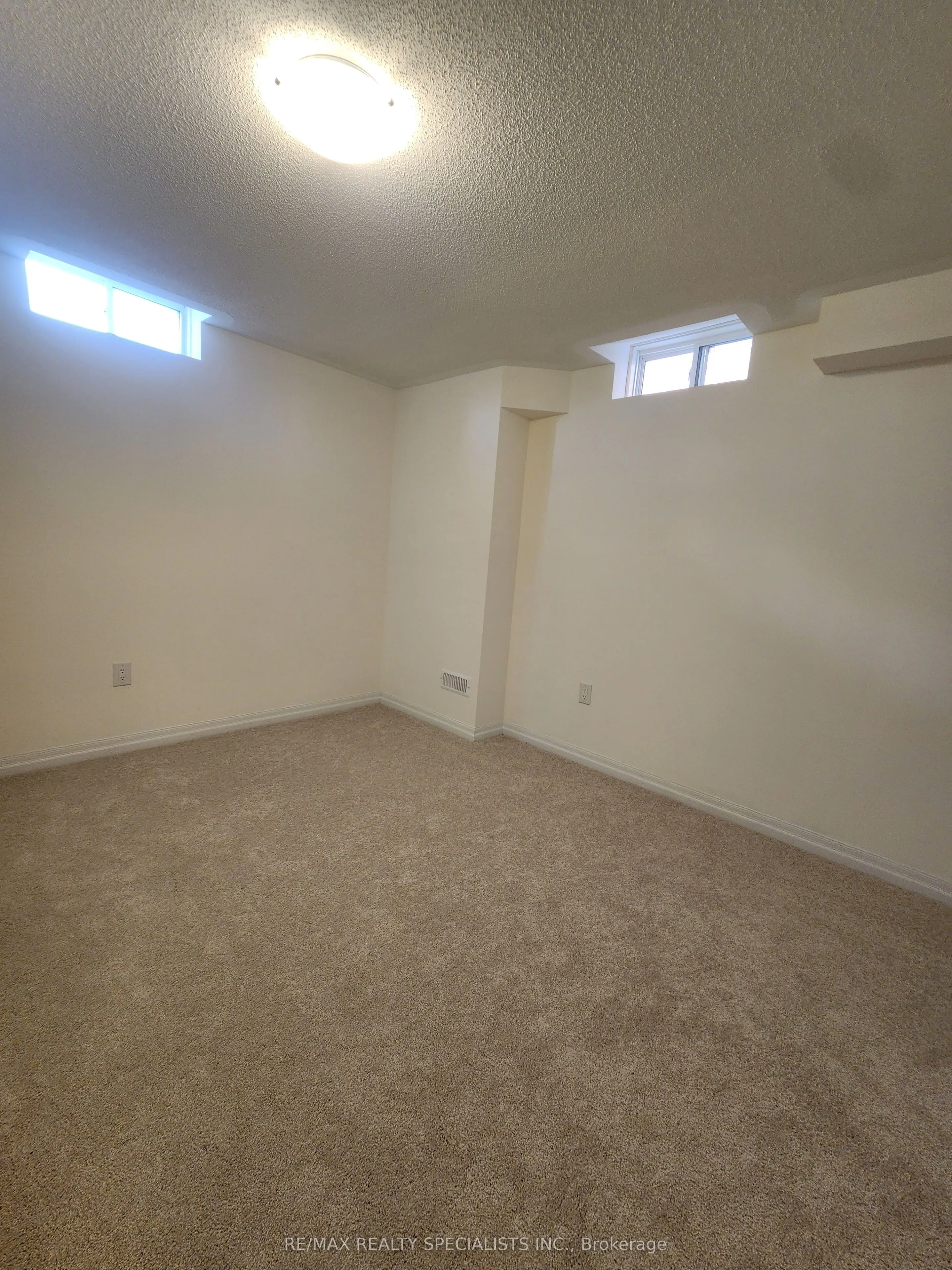 10 Ed Ewert Avenue, #LOWER