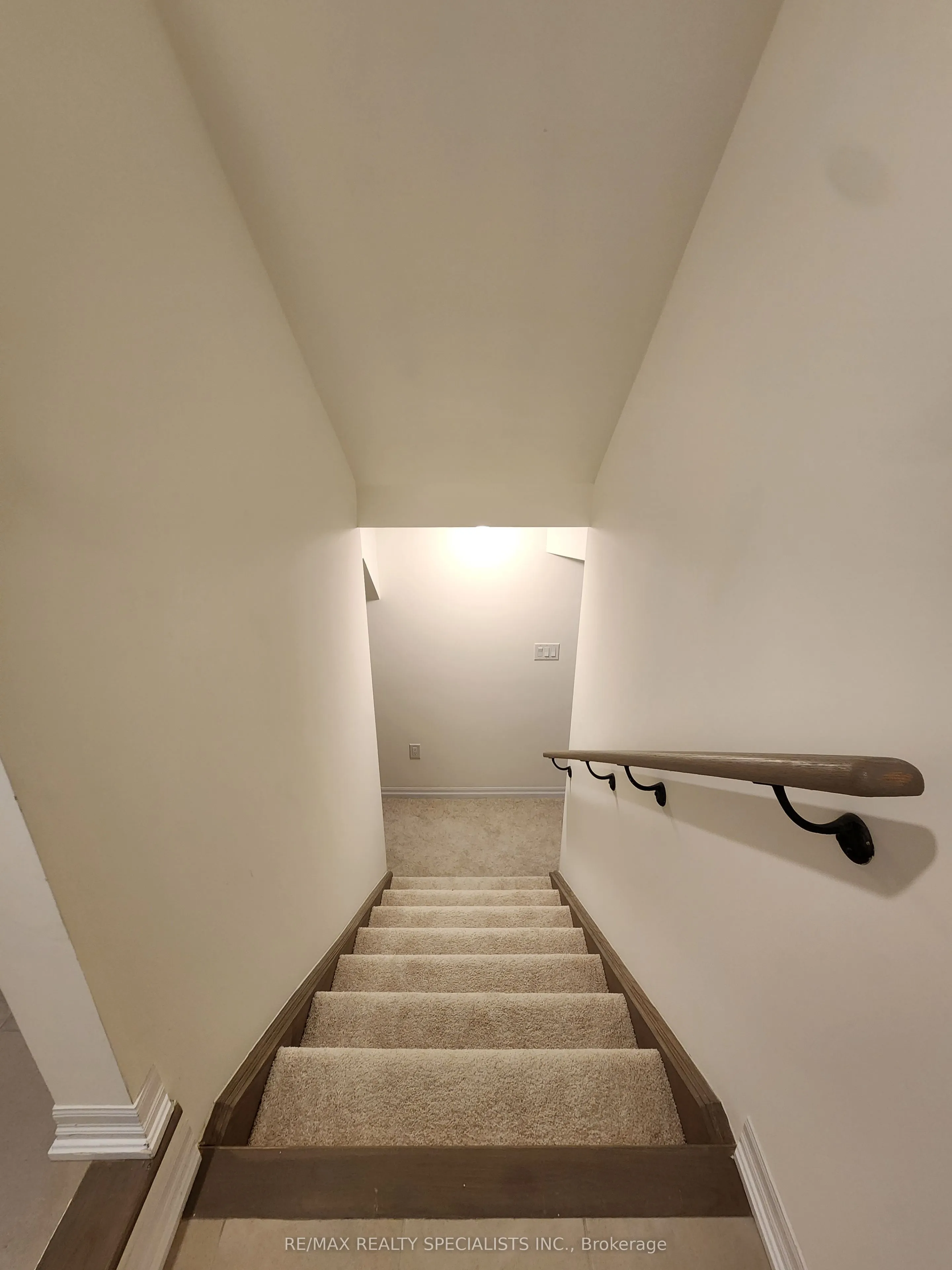 10 Ed Ewert Avenue, #LOWER