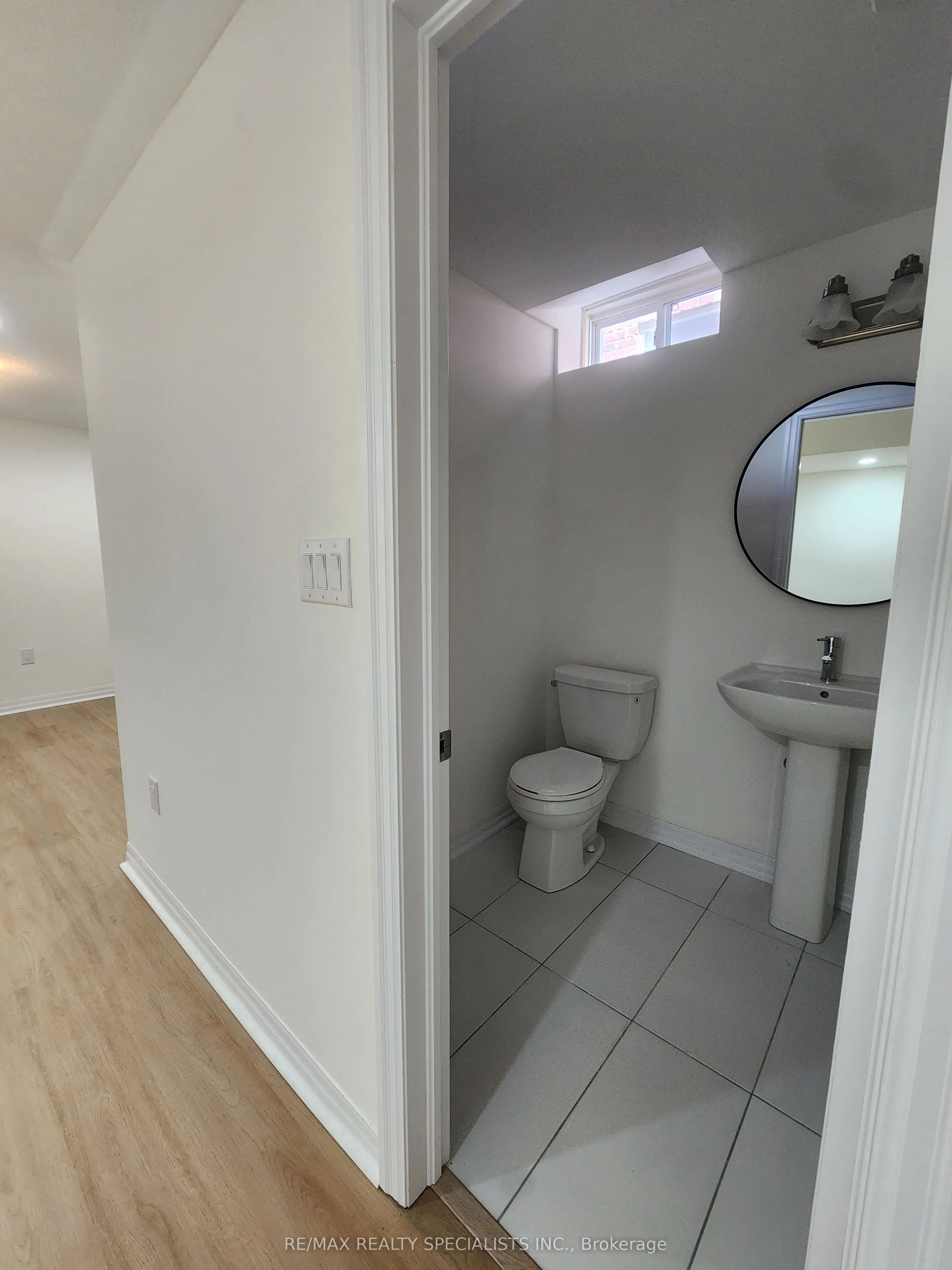 10 Ed Ewert Avenue, #LOWER