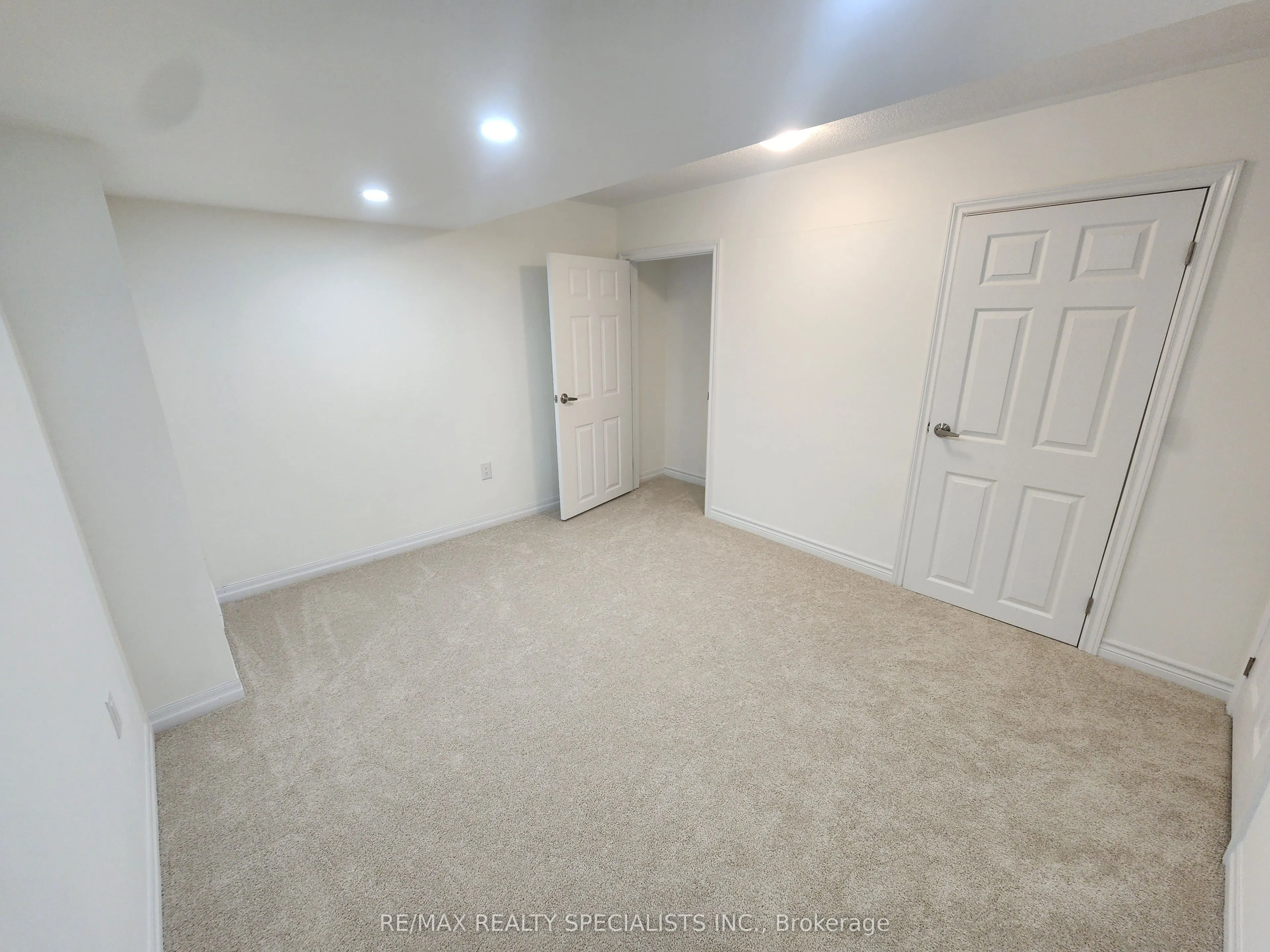 10 Ed Ewert Avenue, #LOWER
