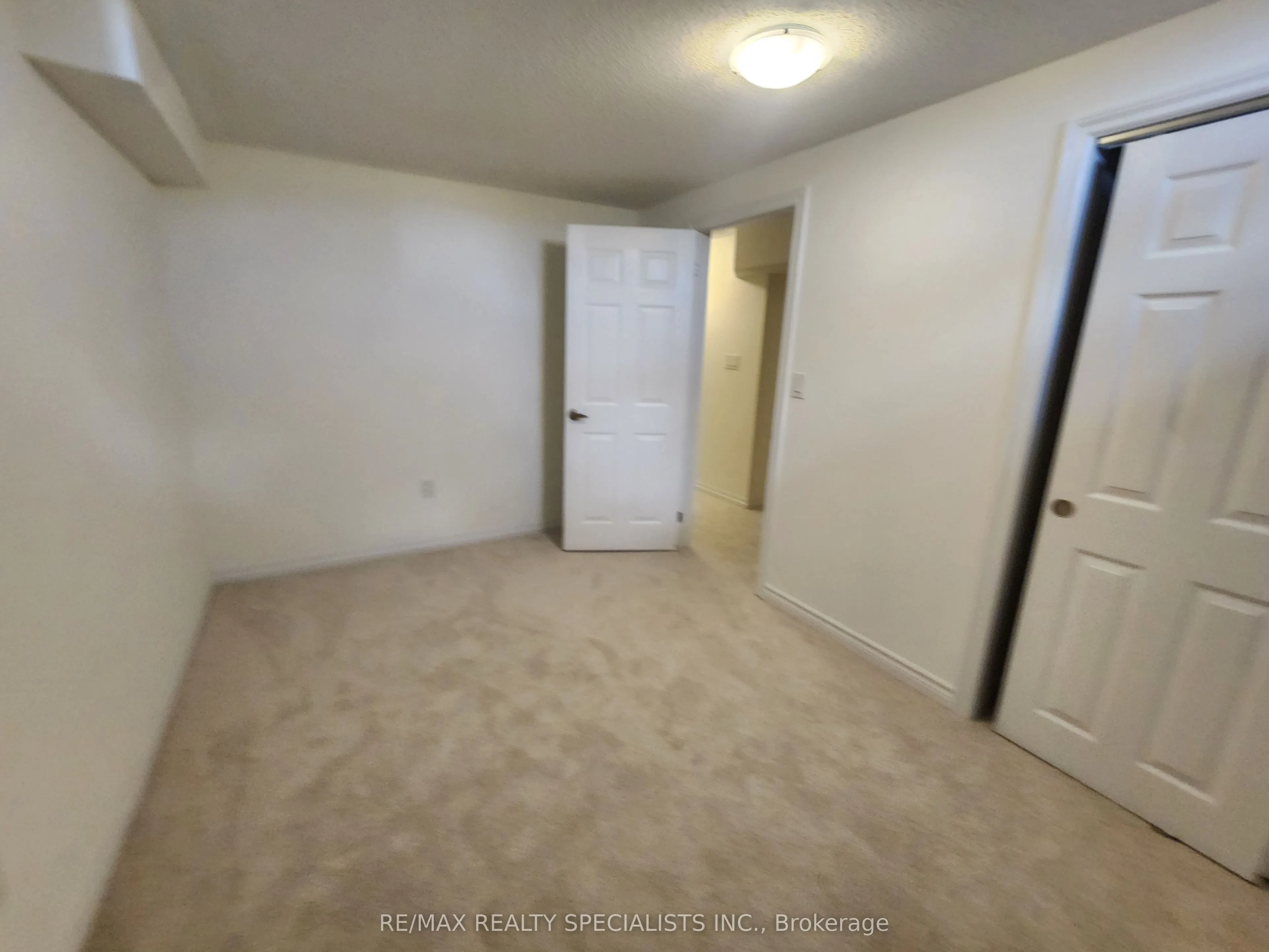 10 Ed Ewert Avenue, #LOWER