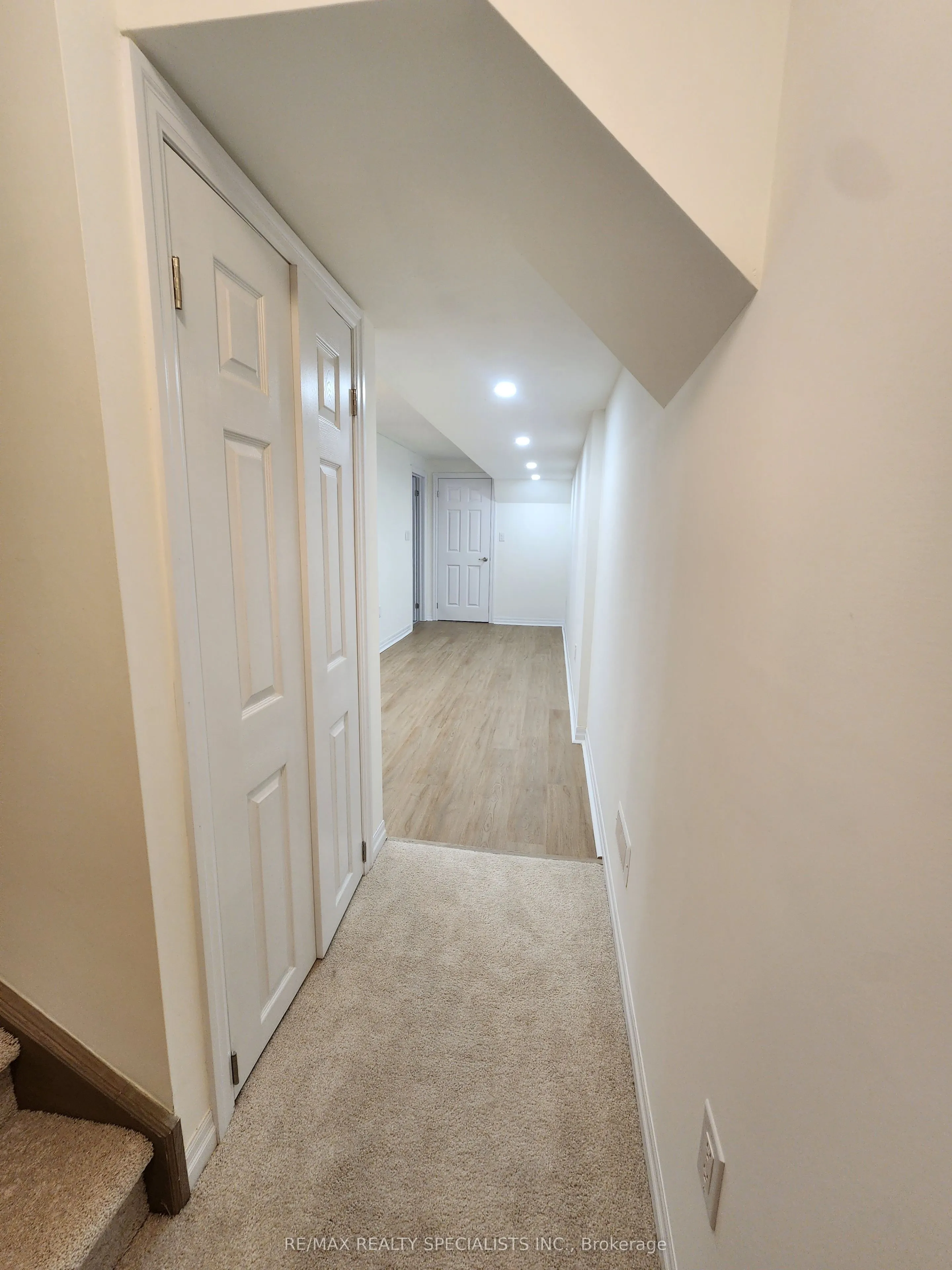 10 Ed Ewert Avenue, #LOWER