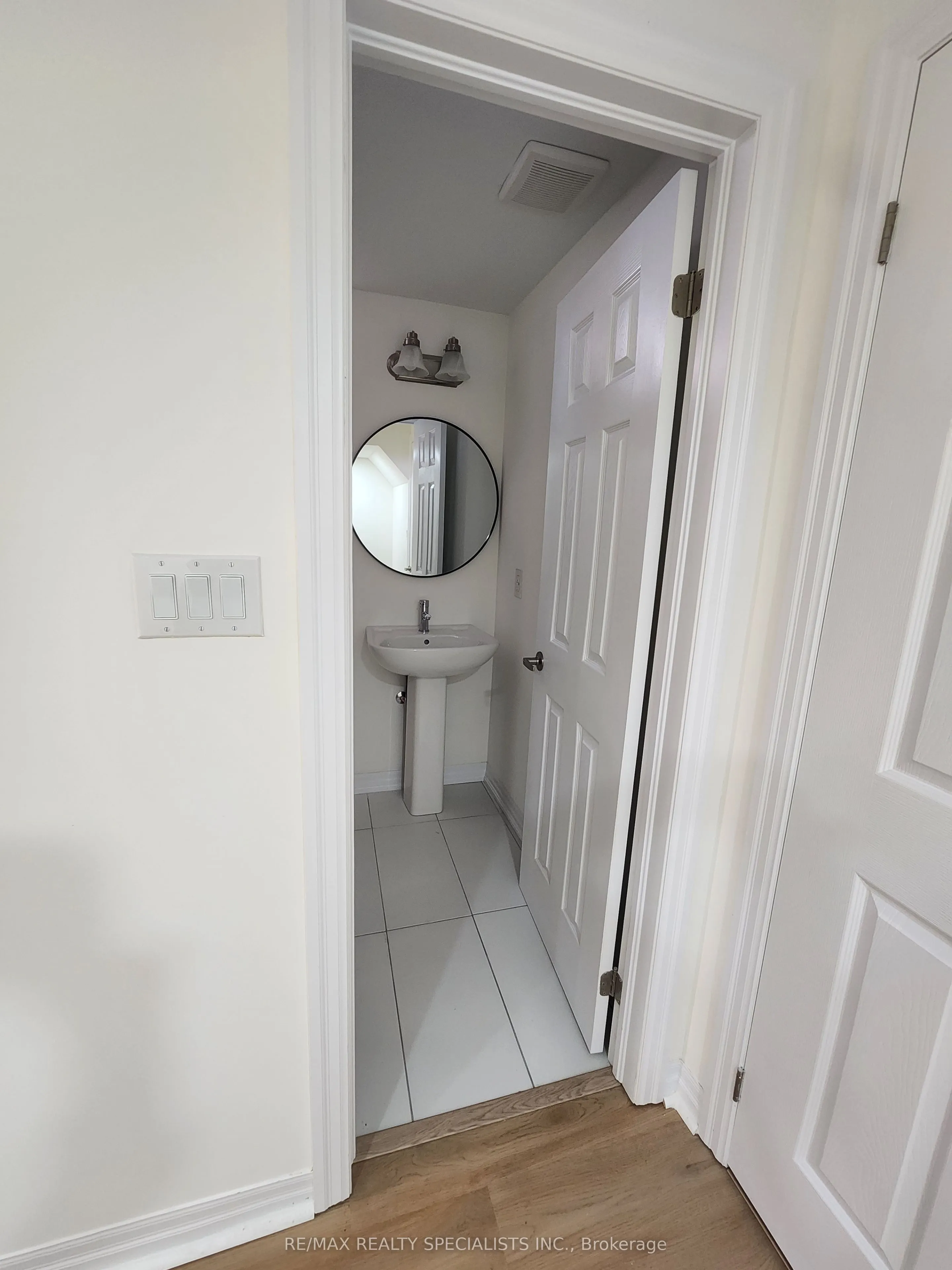 10 Ed Ewert Avenue, #LOWER