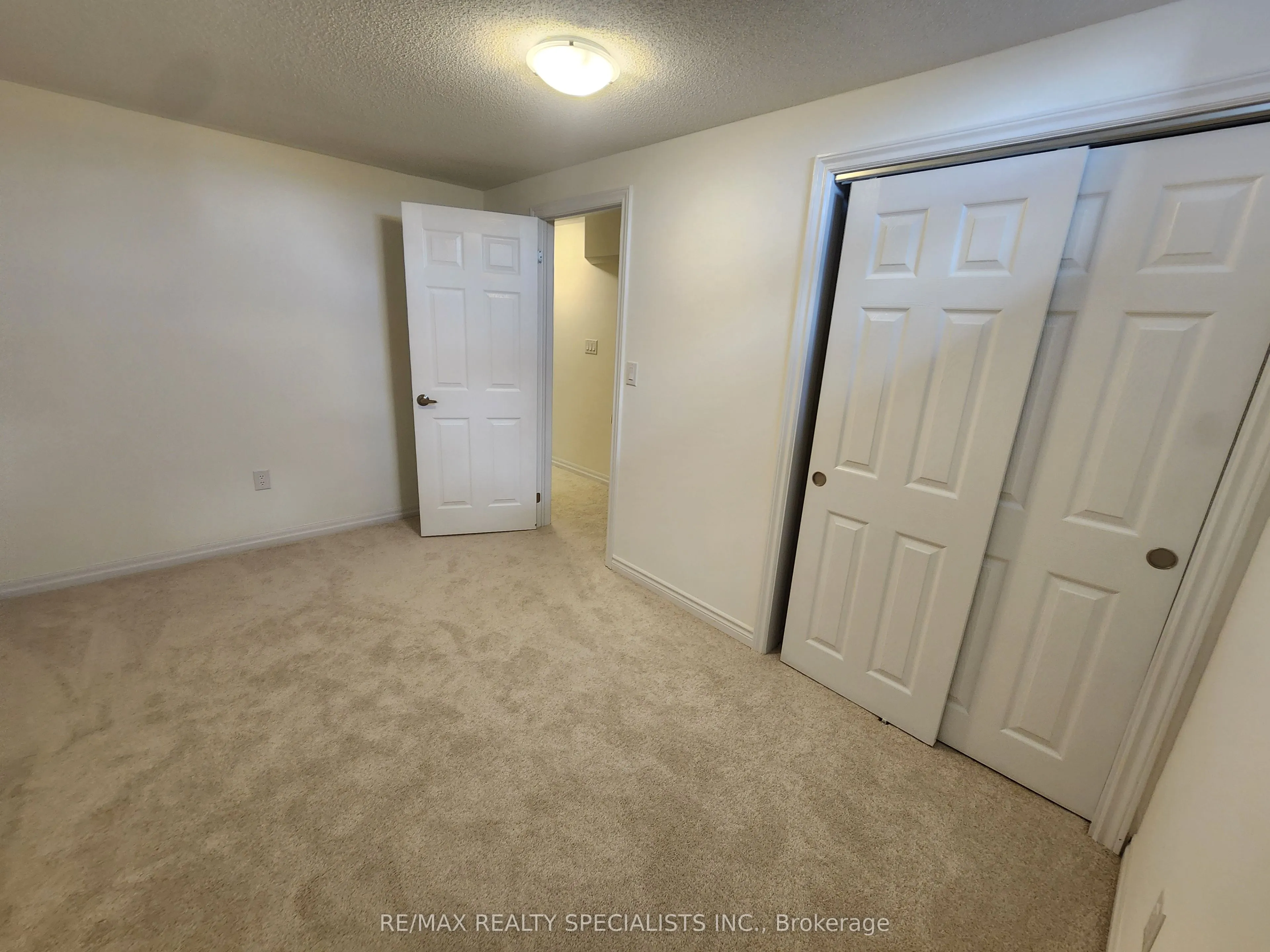 10 Ed Ewert Avenue, #LOWER