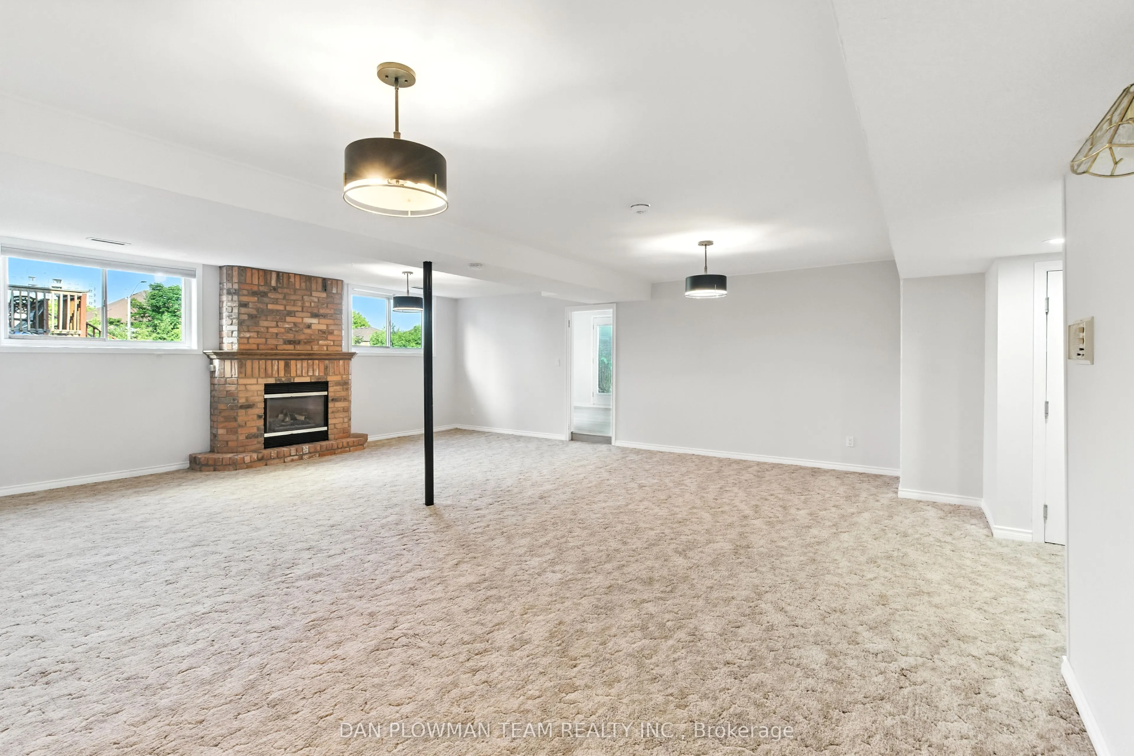 83 Sherwood Road E