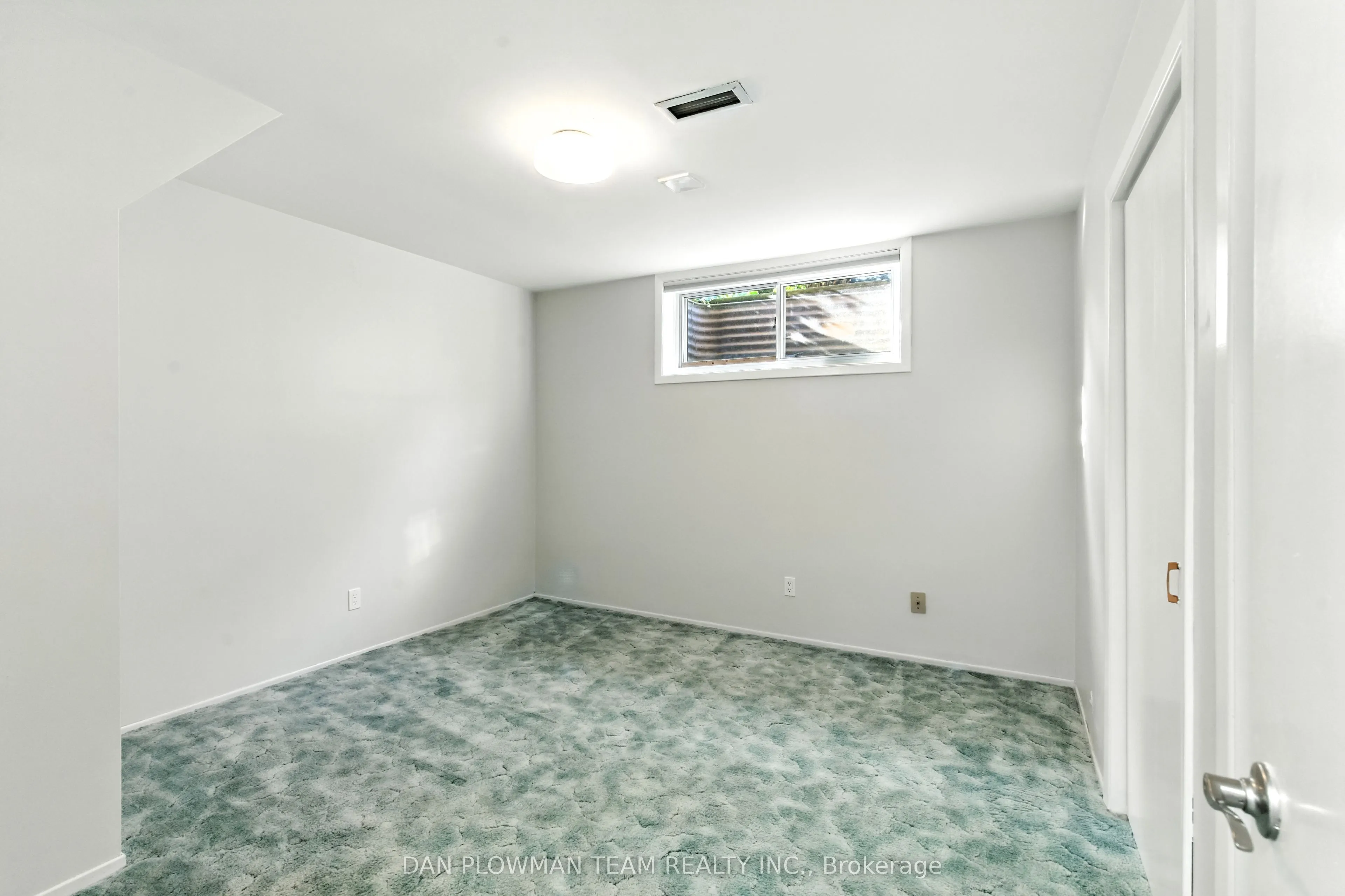 83 Sherwood Road E