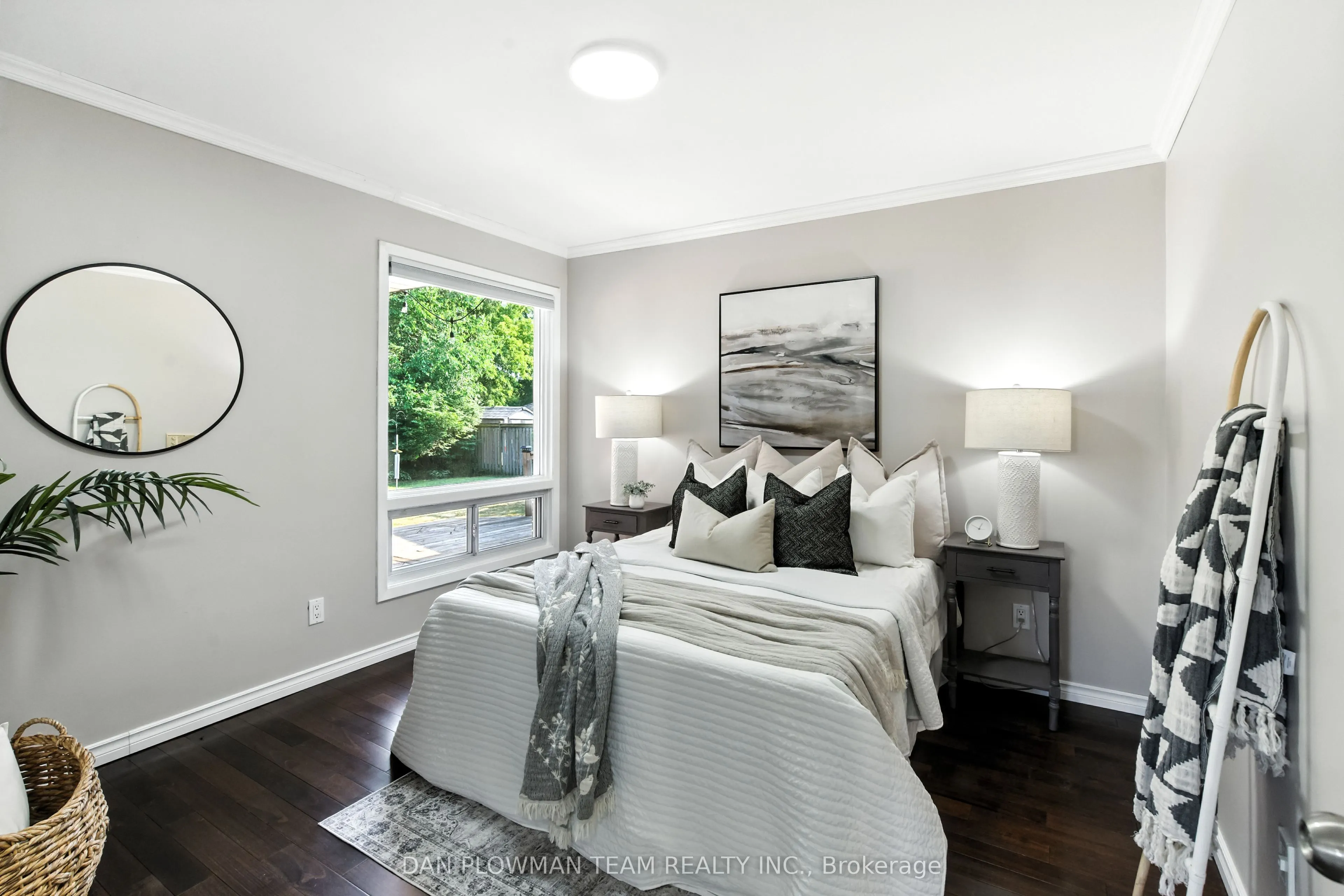 83 Sherwood Road E