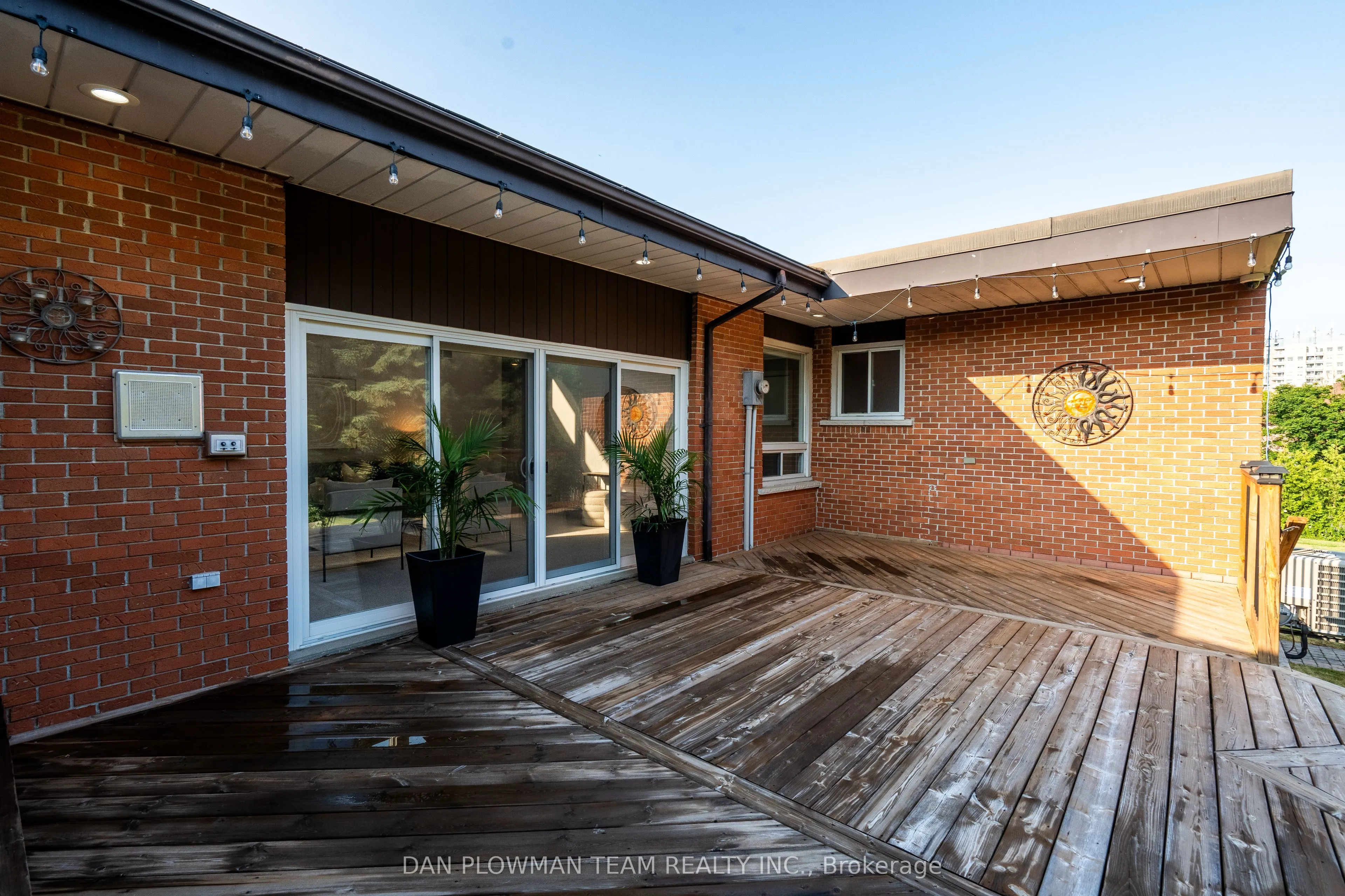 83 Sherwood Road E