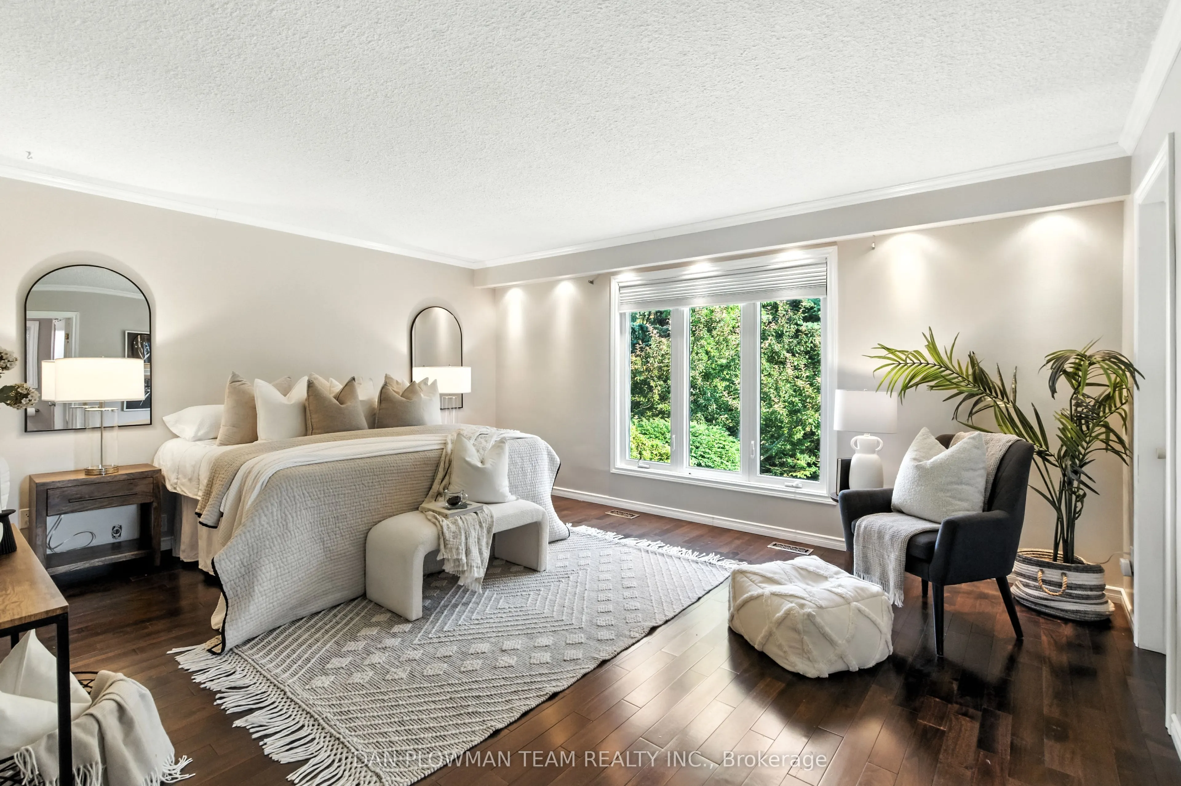 83 Sherwood Road E