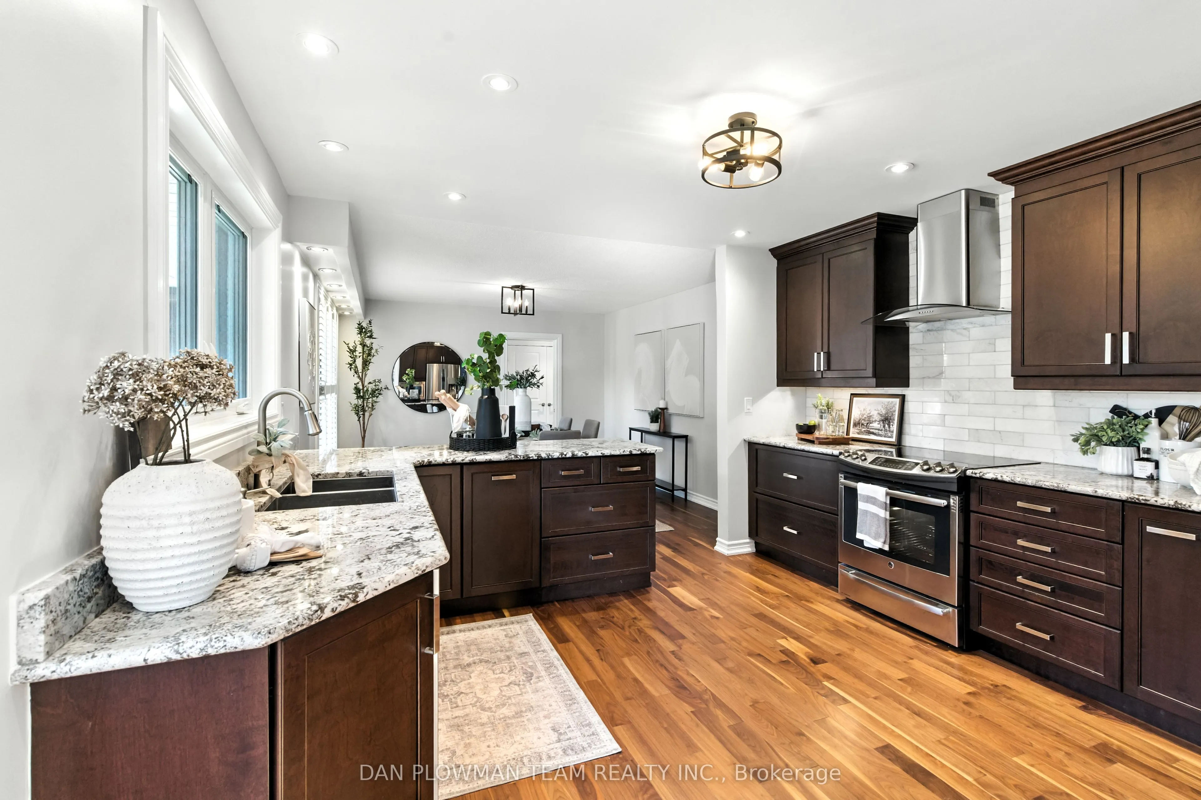 83 Sherwood Road E