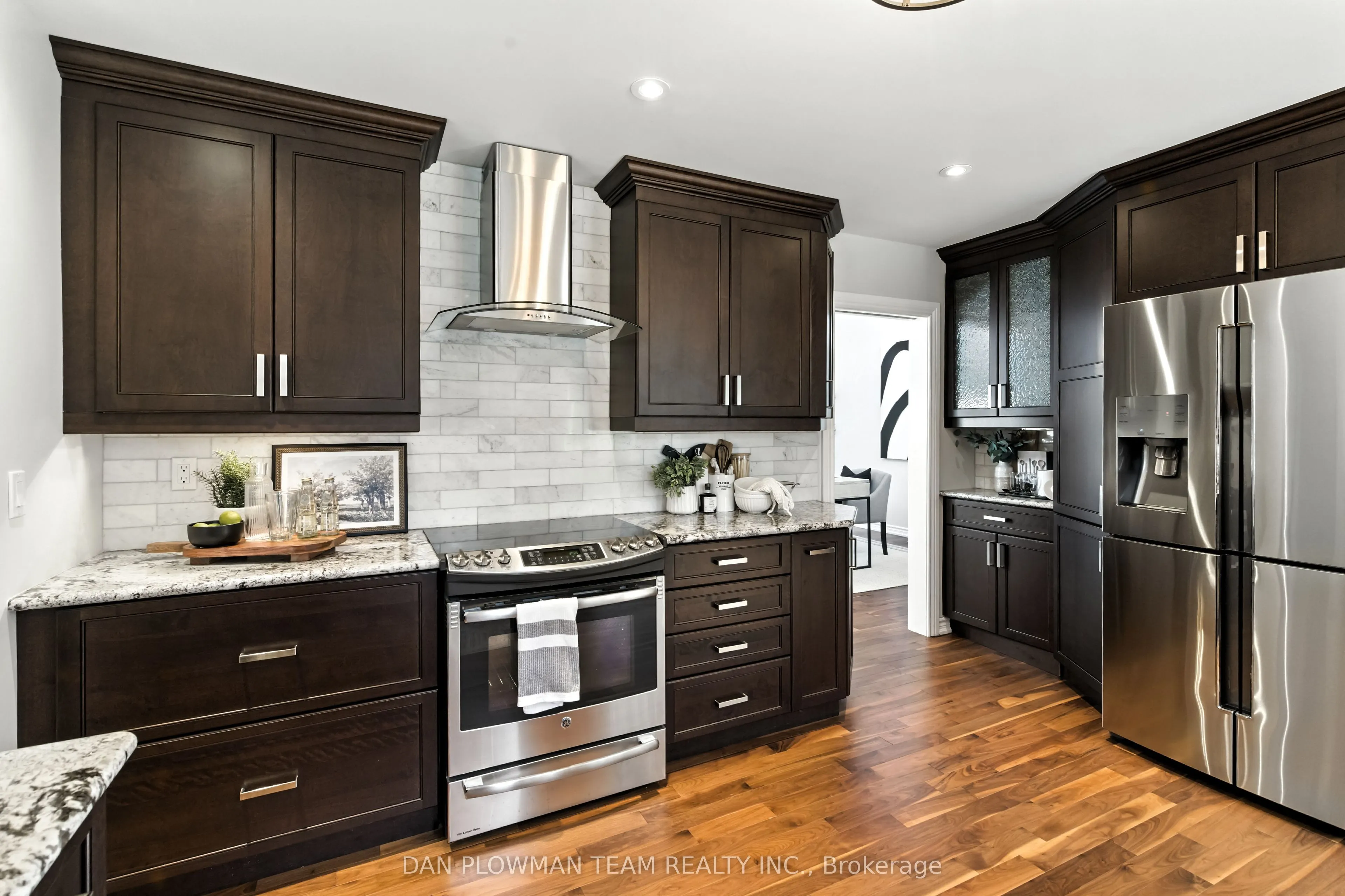 83 Sherwood Road E