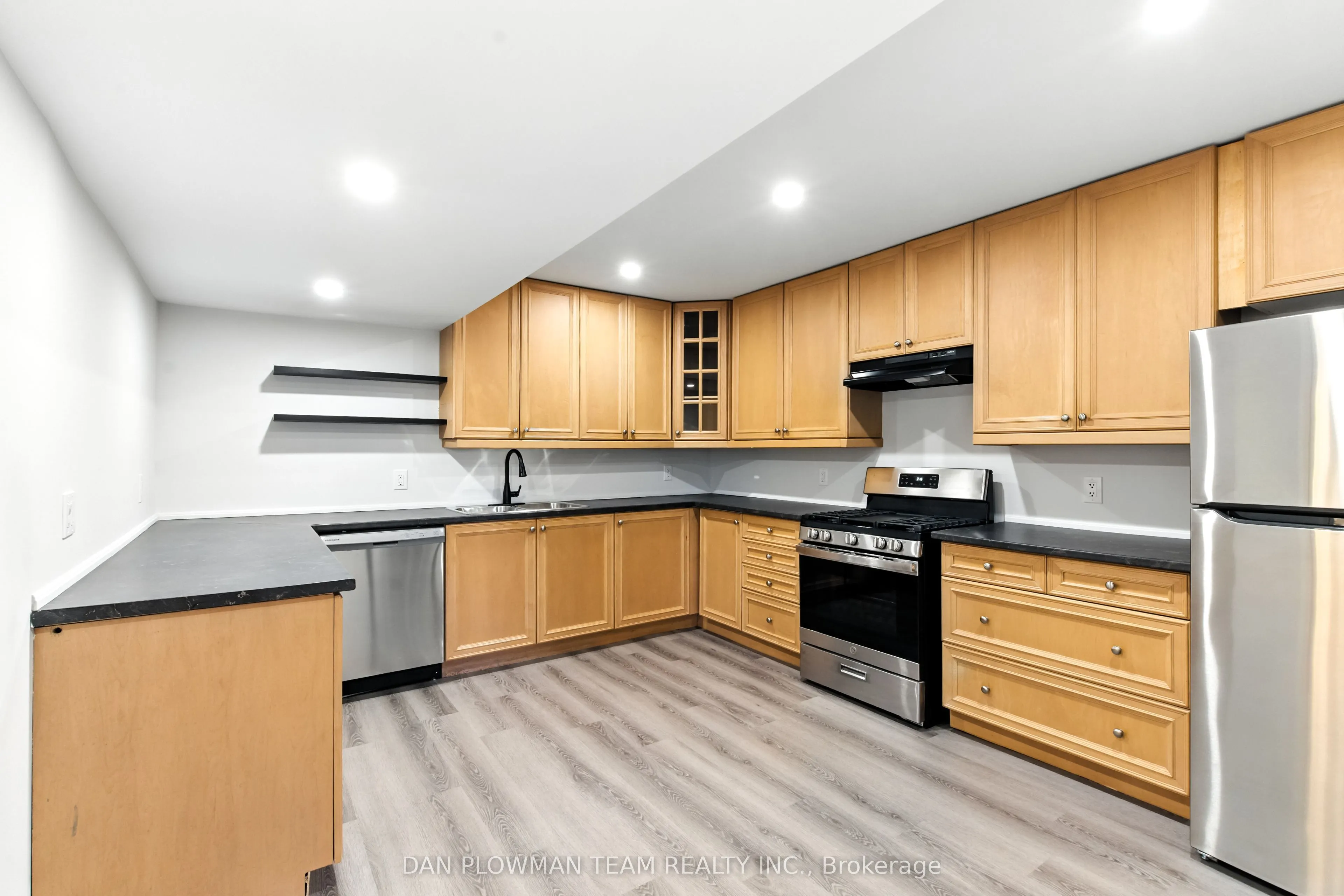 83 Sherwood Road E