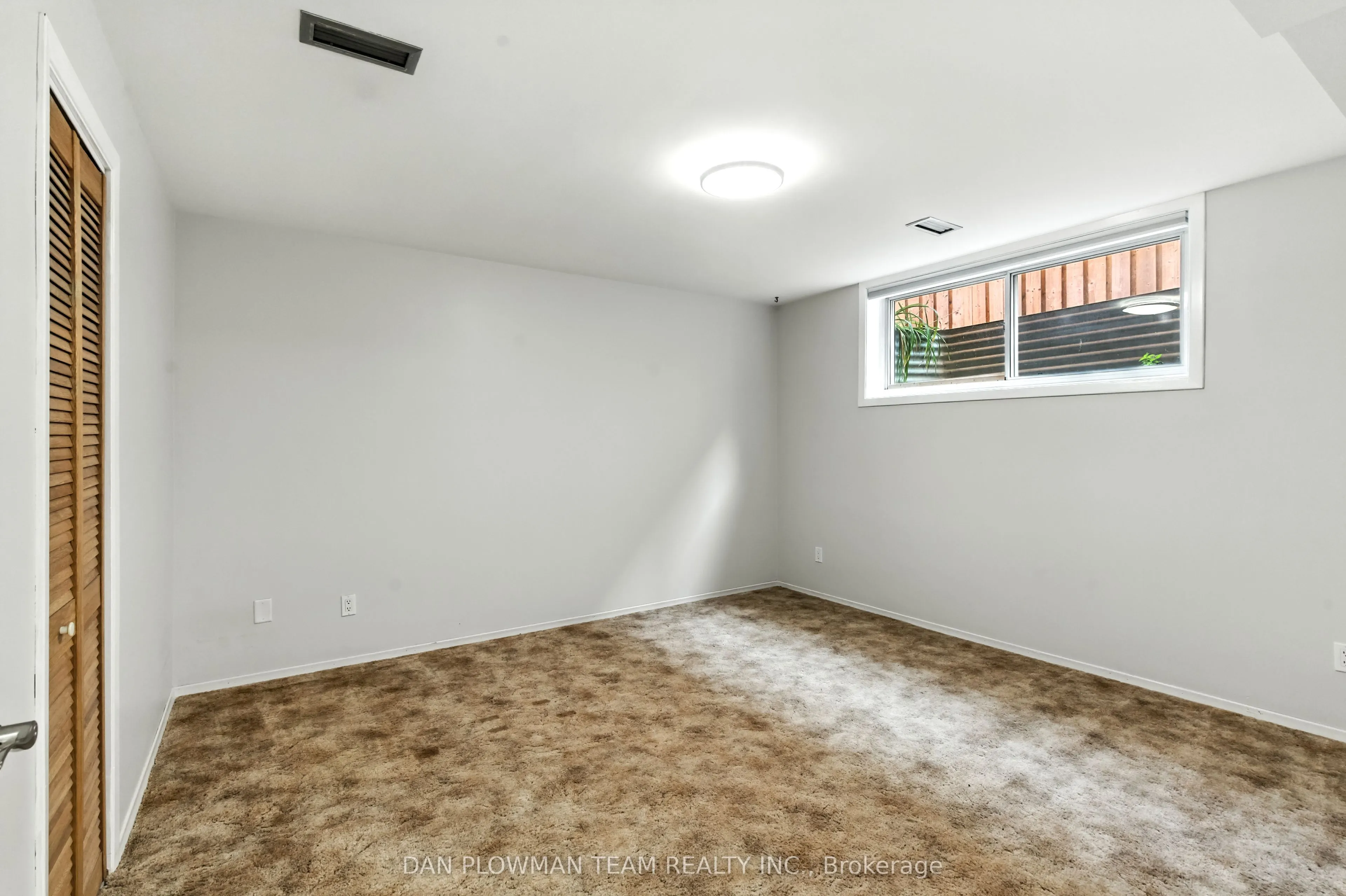 83 Sherwood Road E