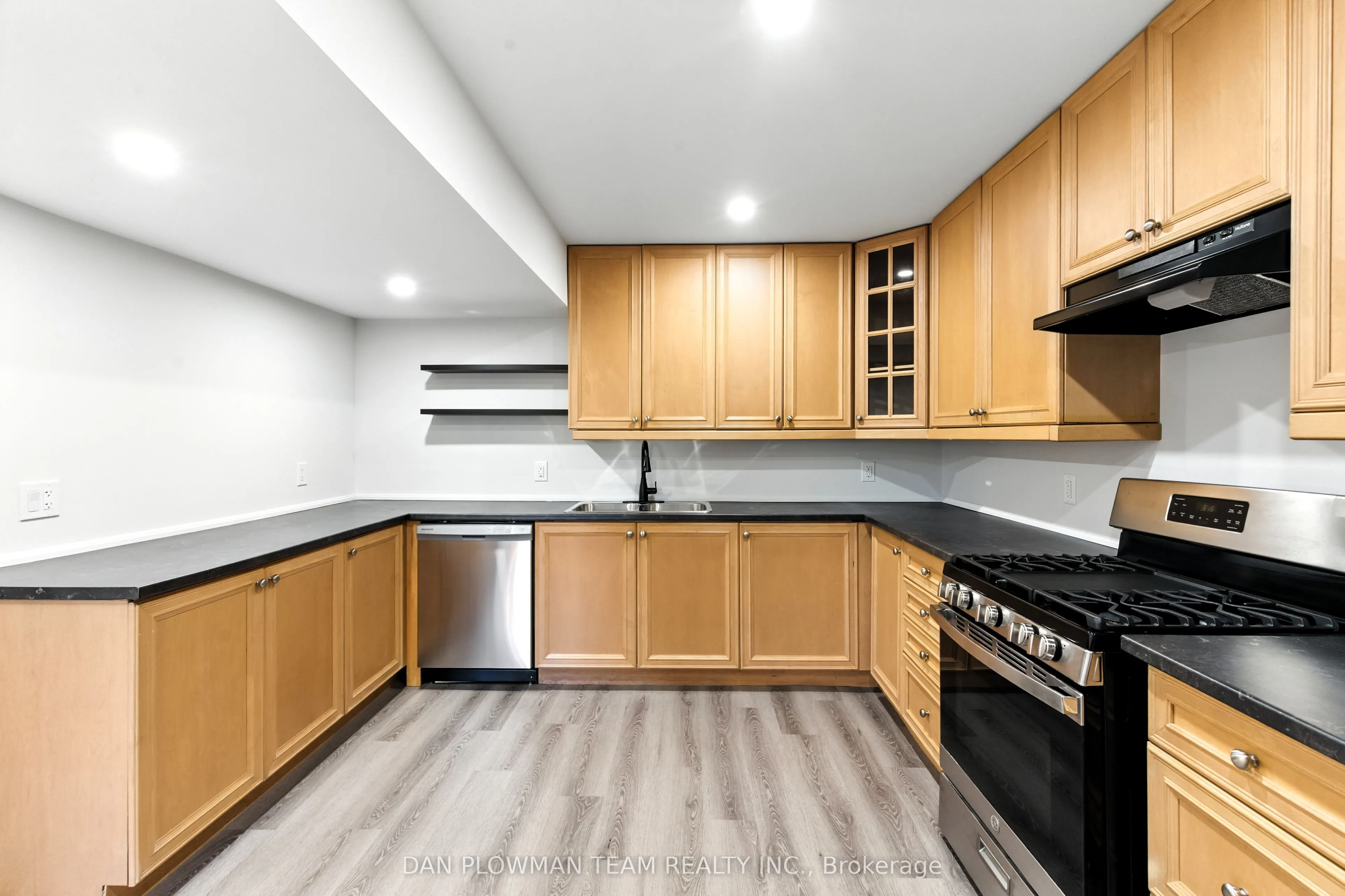 83 Sherwood Road E