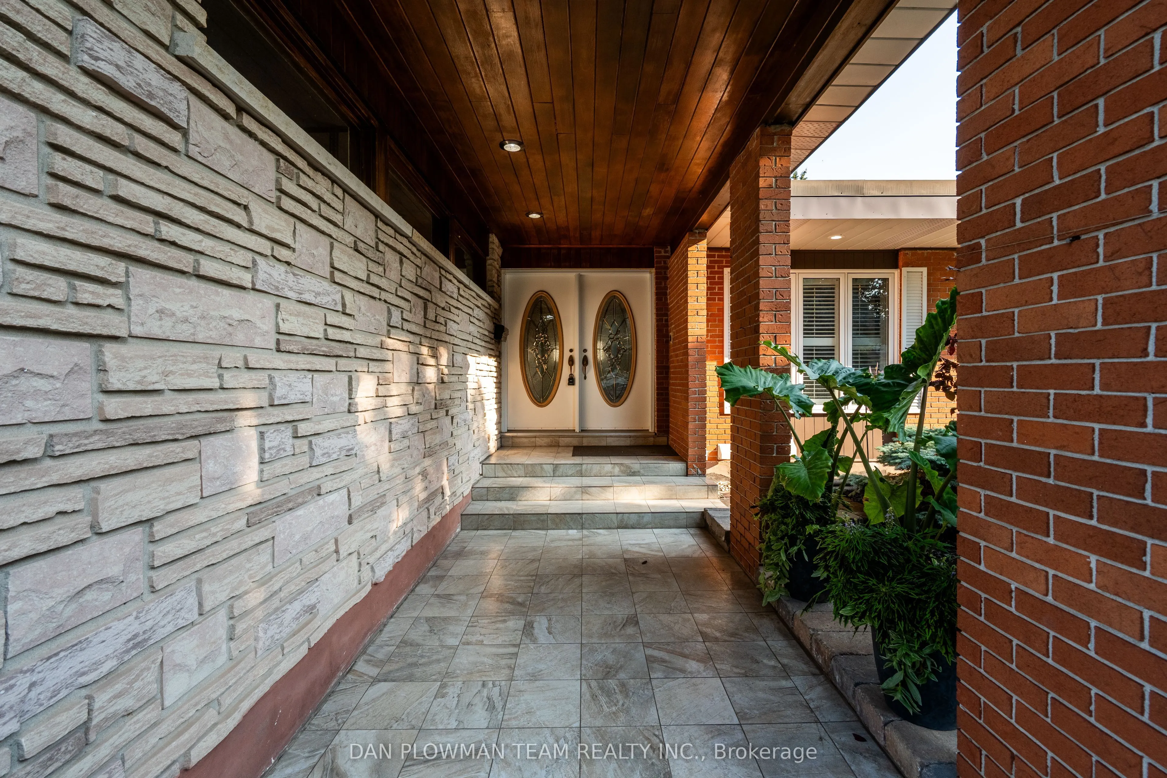 83 Sherwood Road E