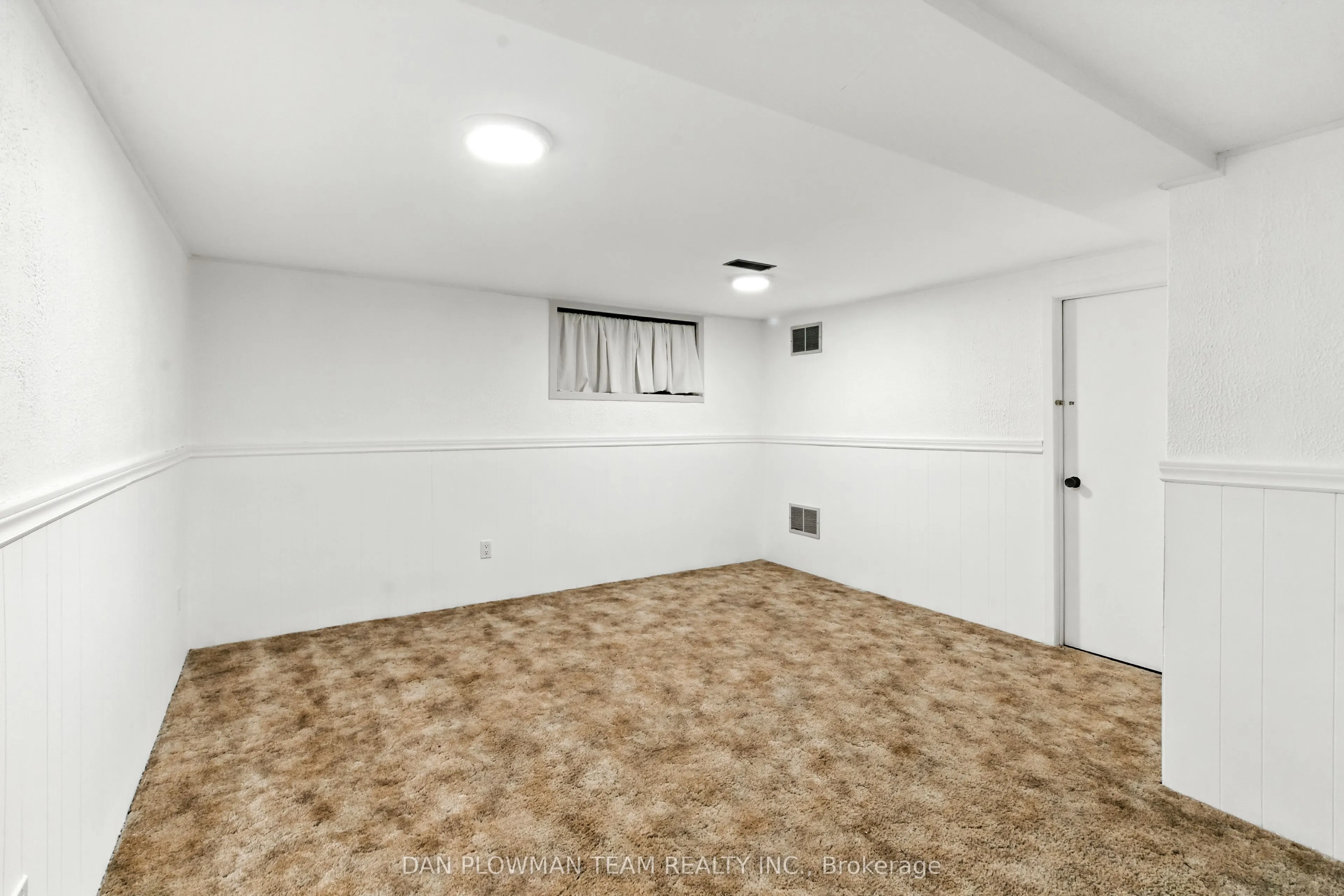 83 Sherwood Road E