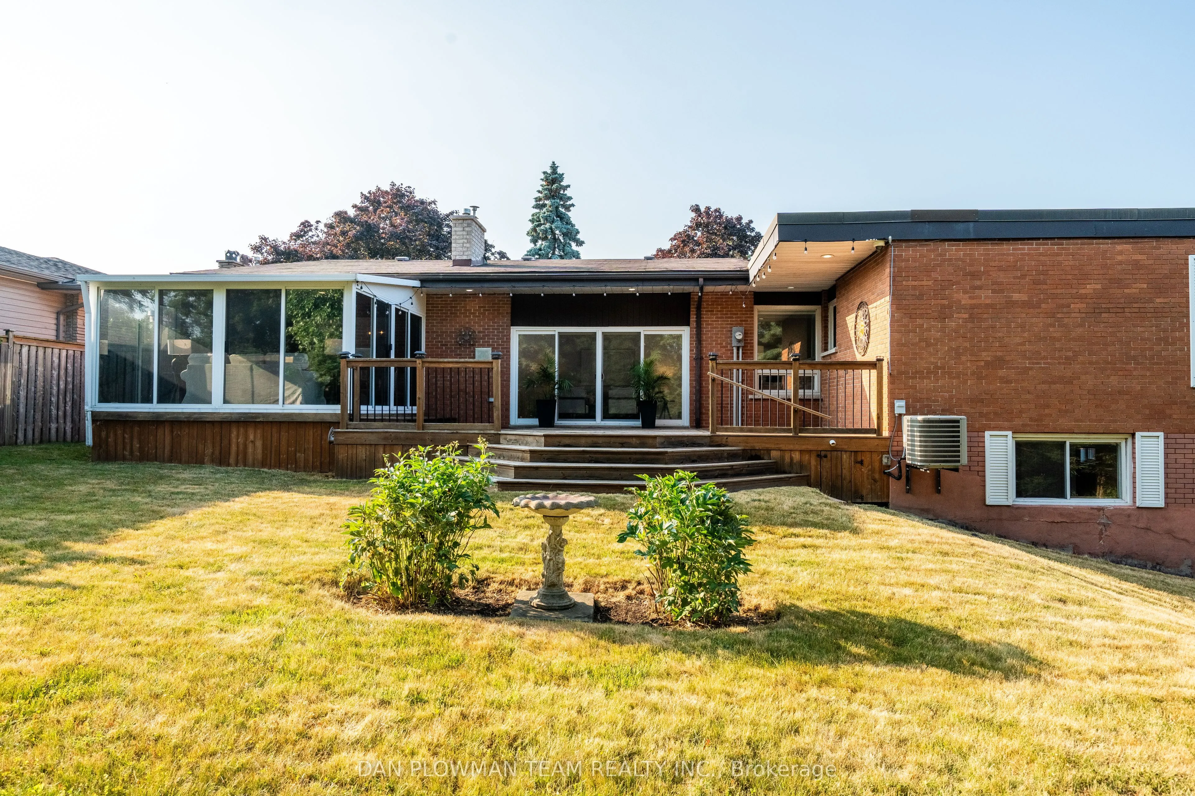 83 Sherwood Road E