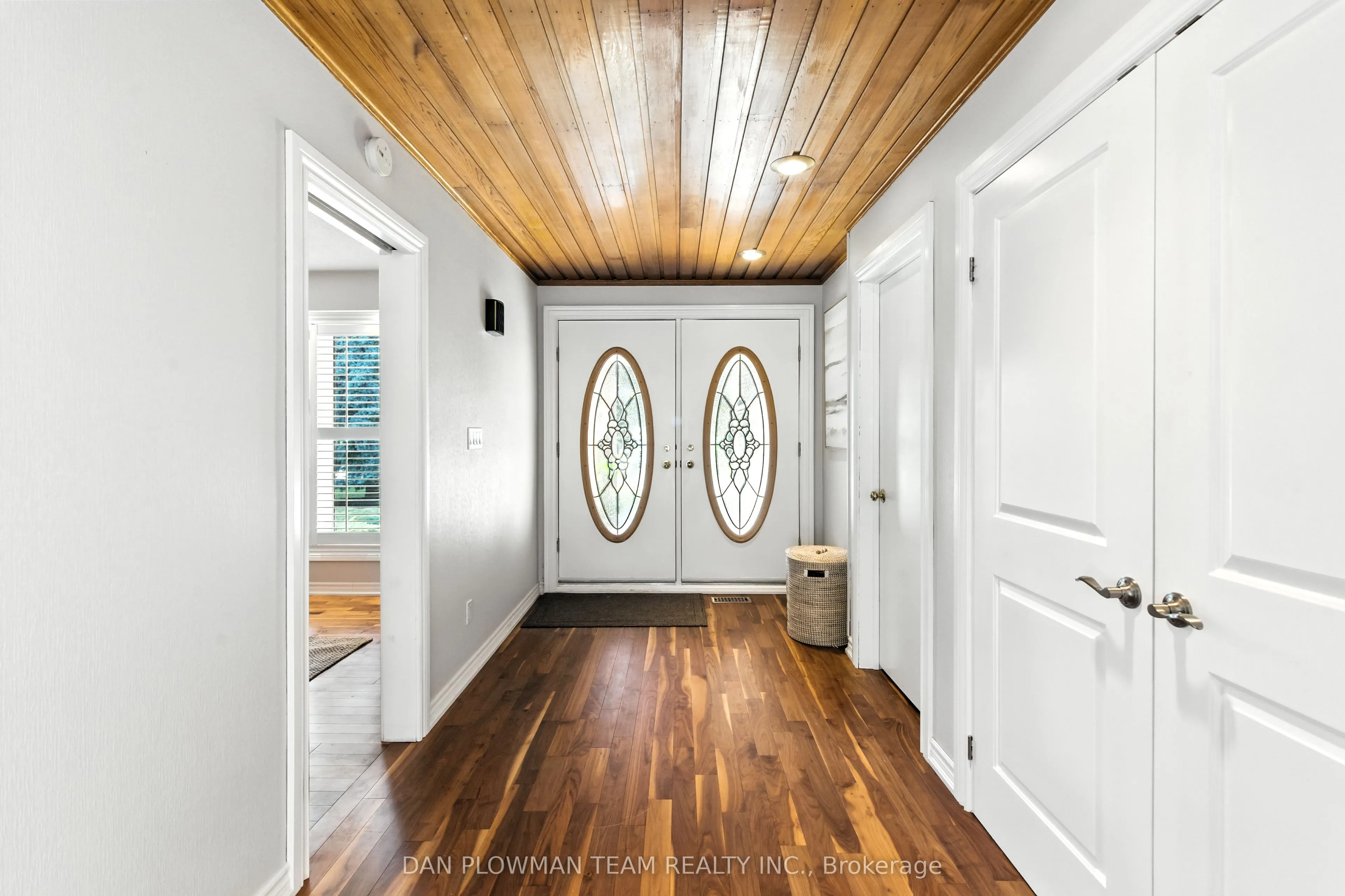 83 Sherwood Road E