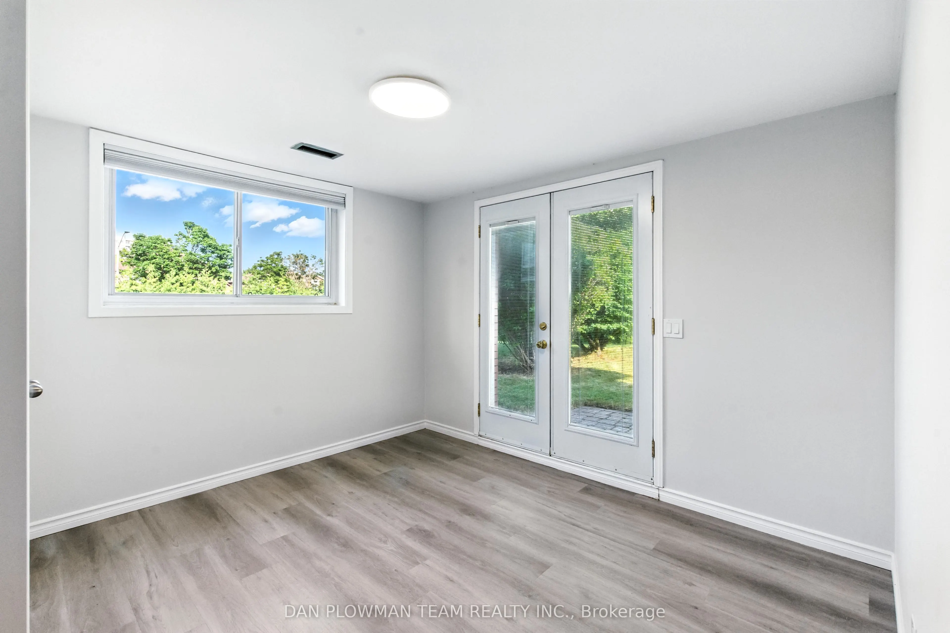 83 Sherwood Road E