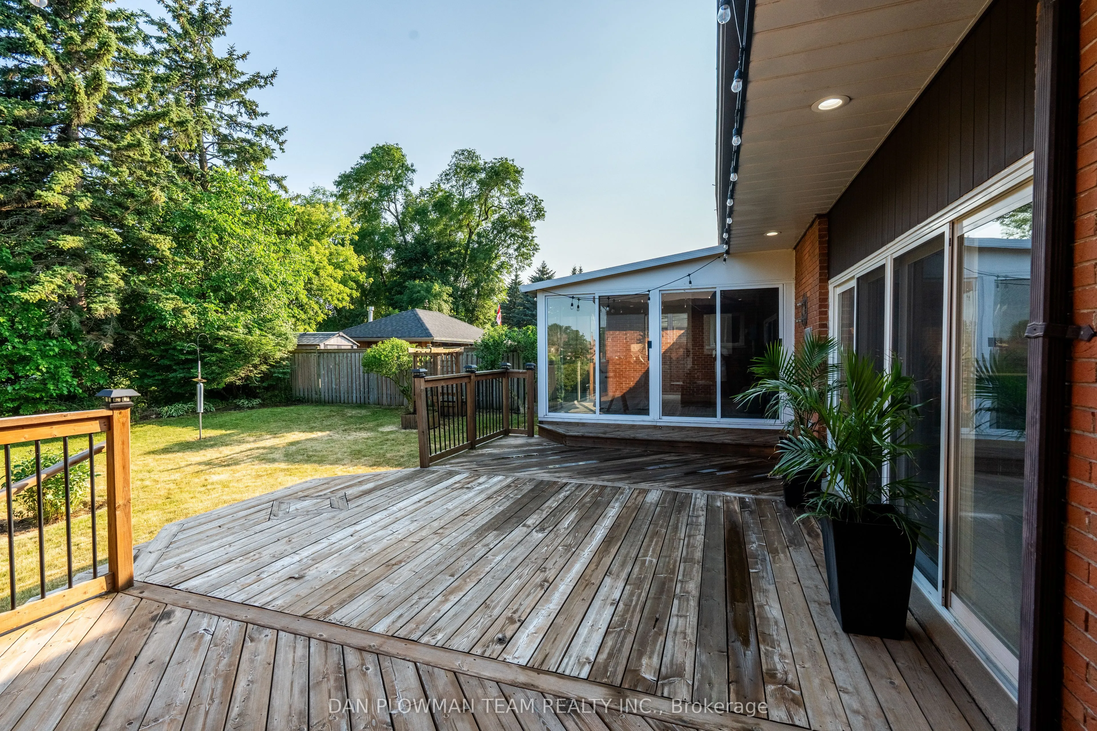 83 Sherwood Road E