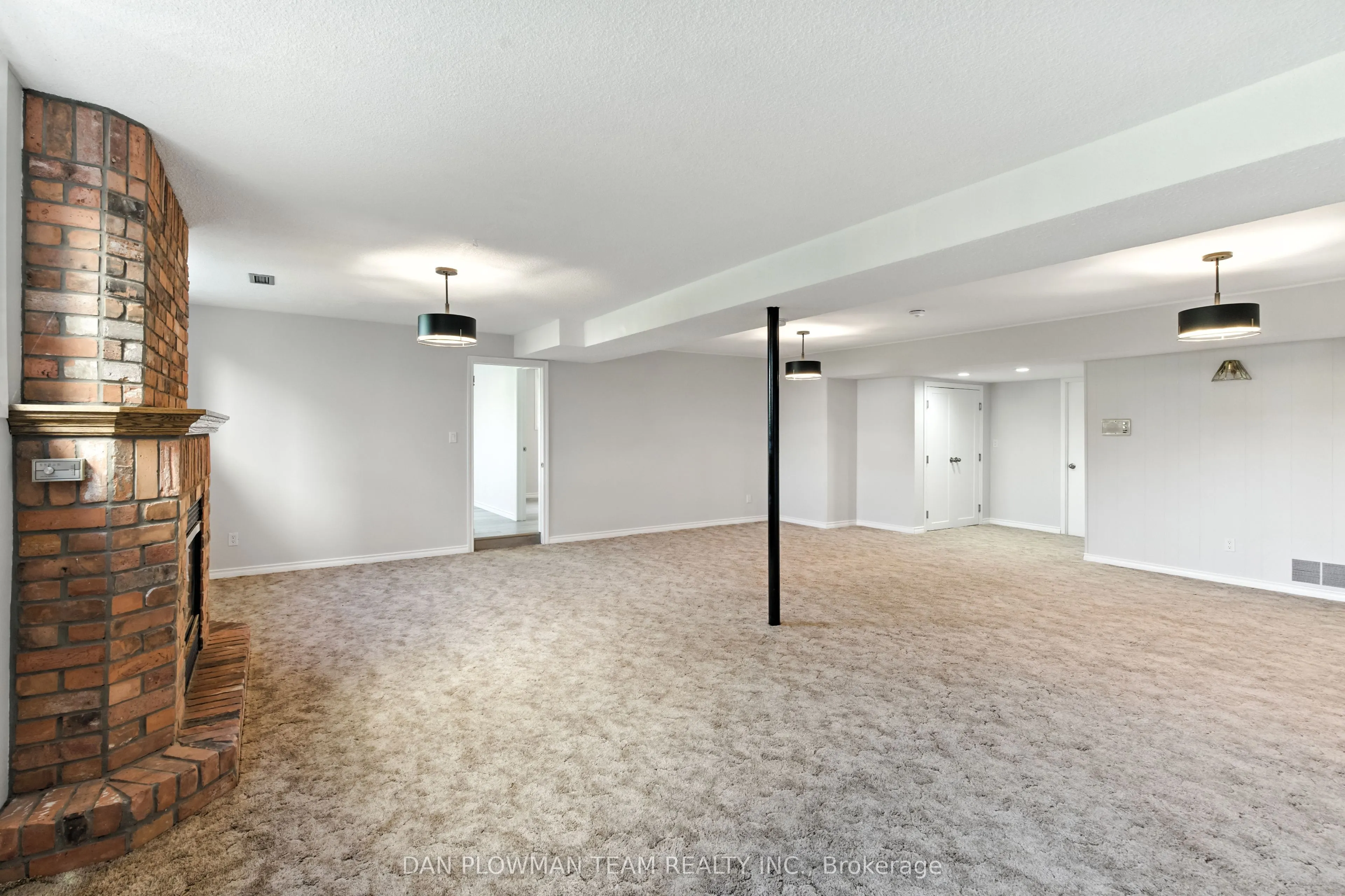 83 Sherwood Road E