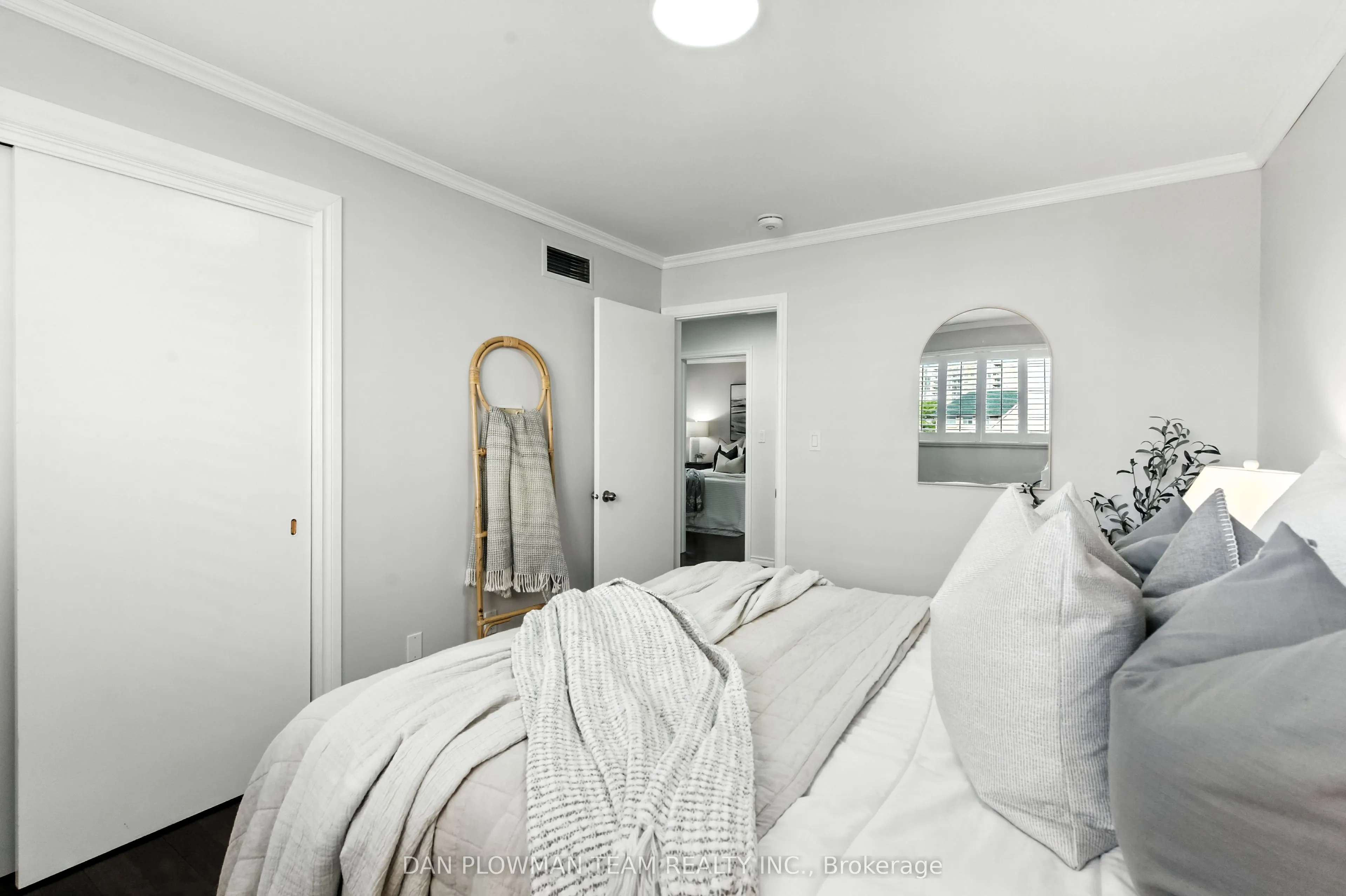 83 Sherwood Road E