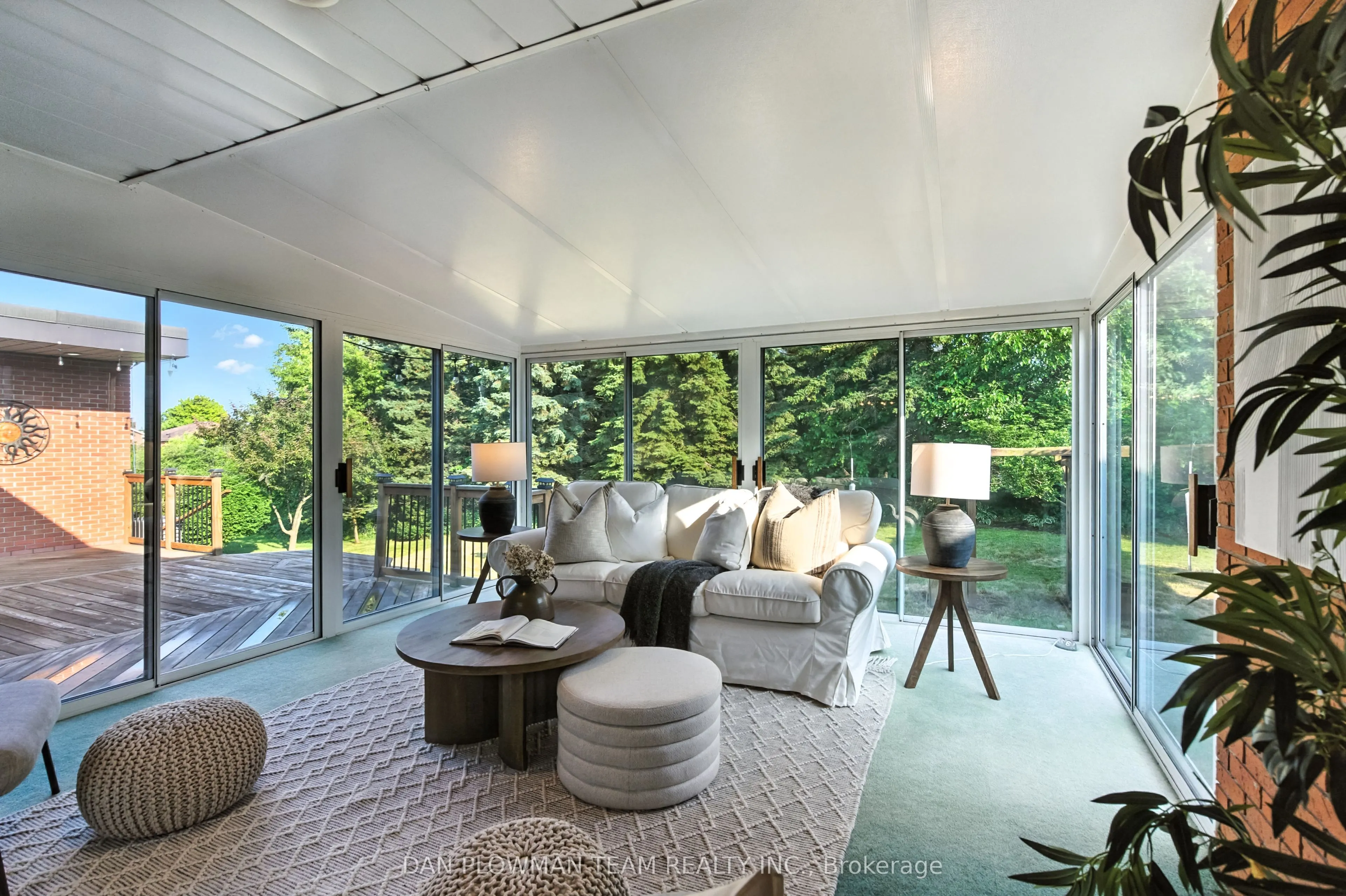 83 Sherwood Road E