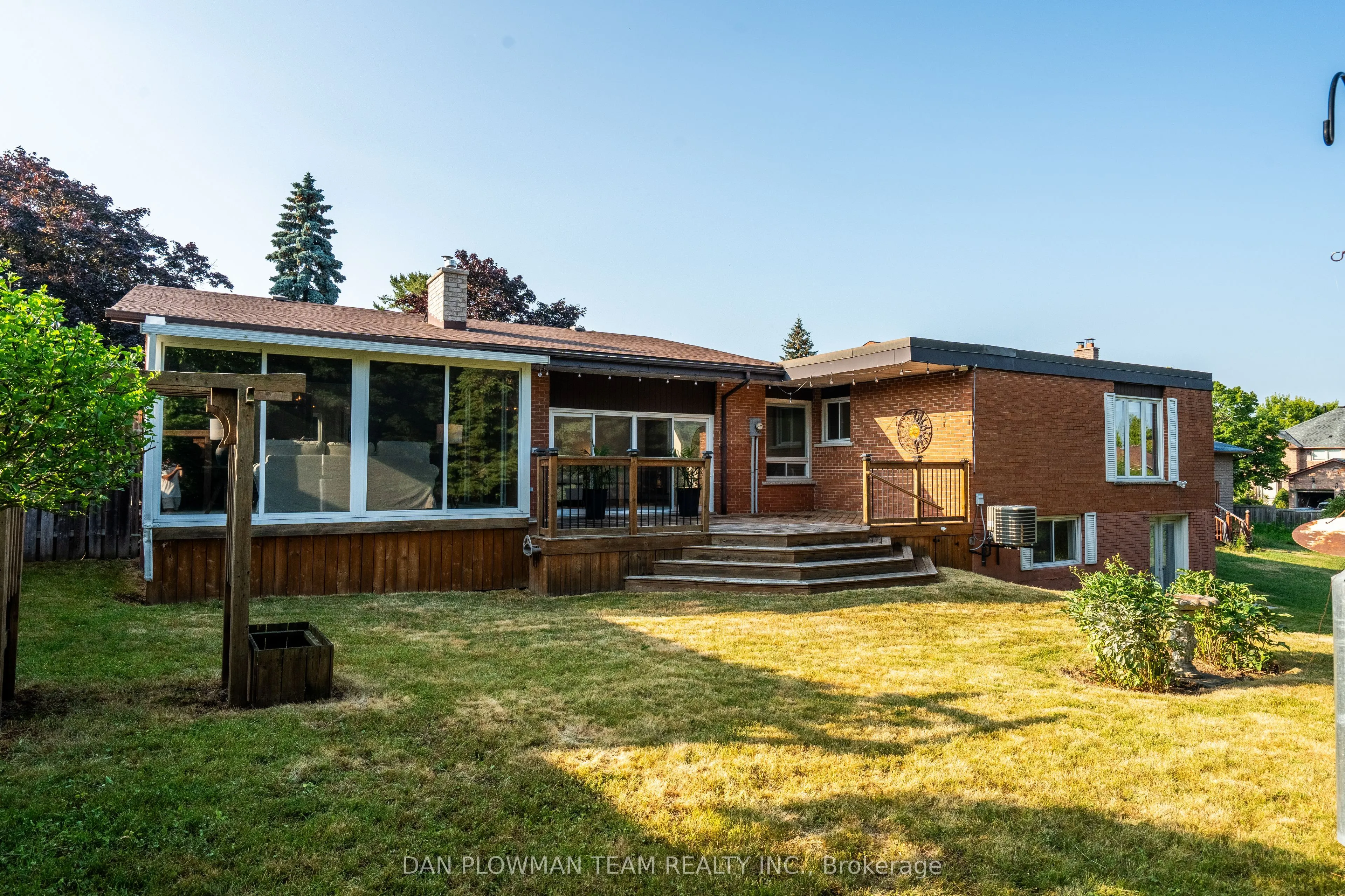 83 Sherwood Road E
