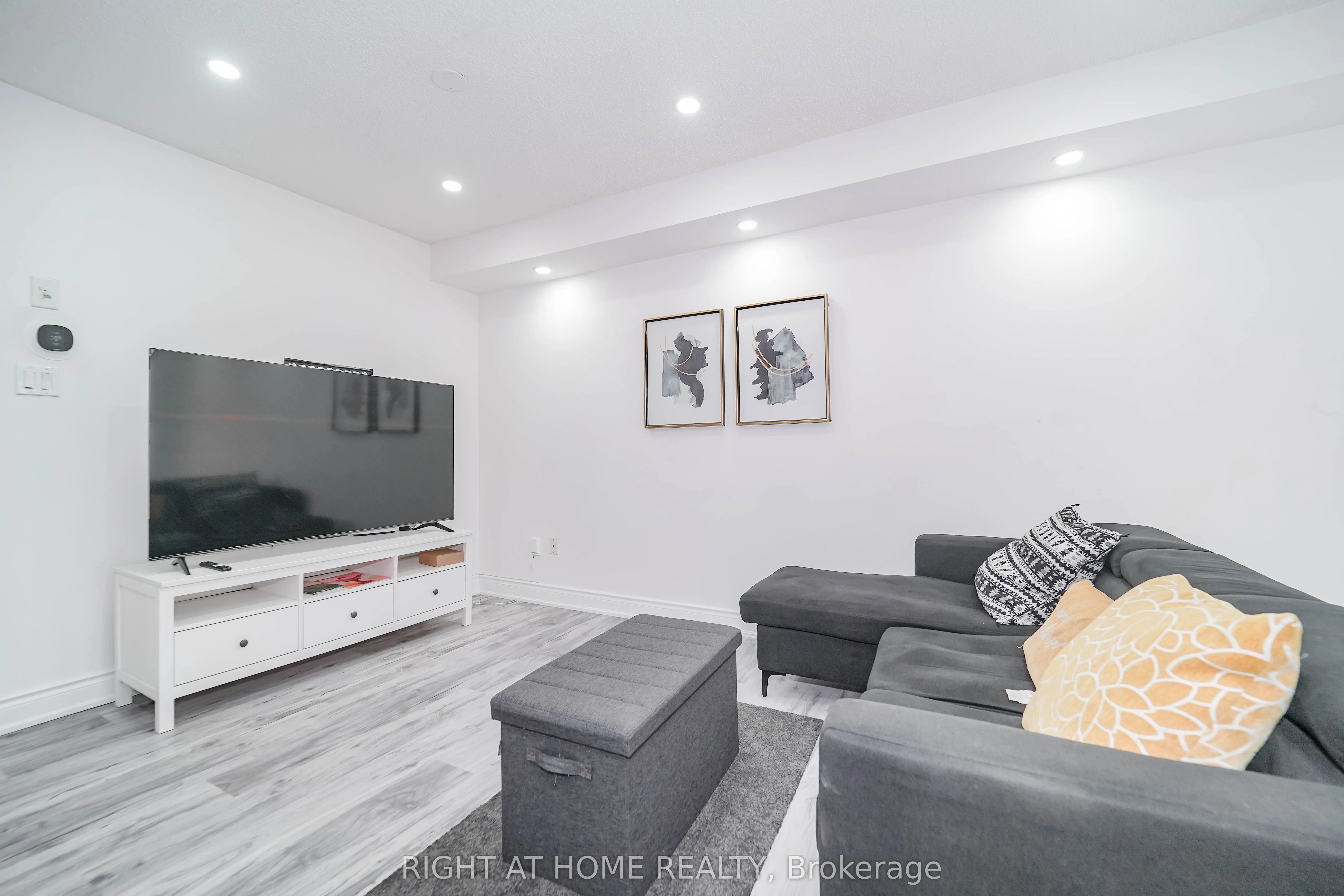 211 Andona Crescent
