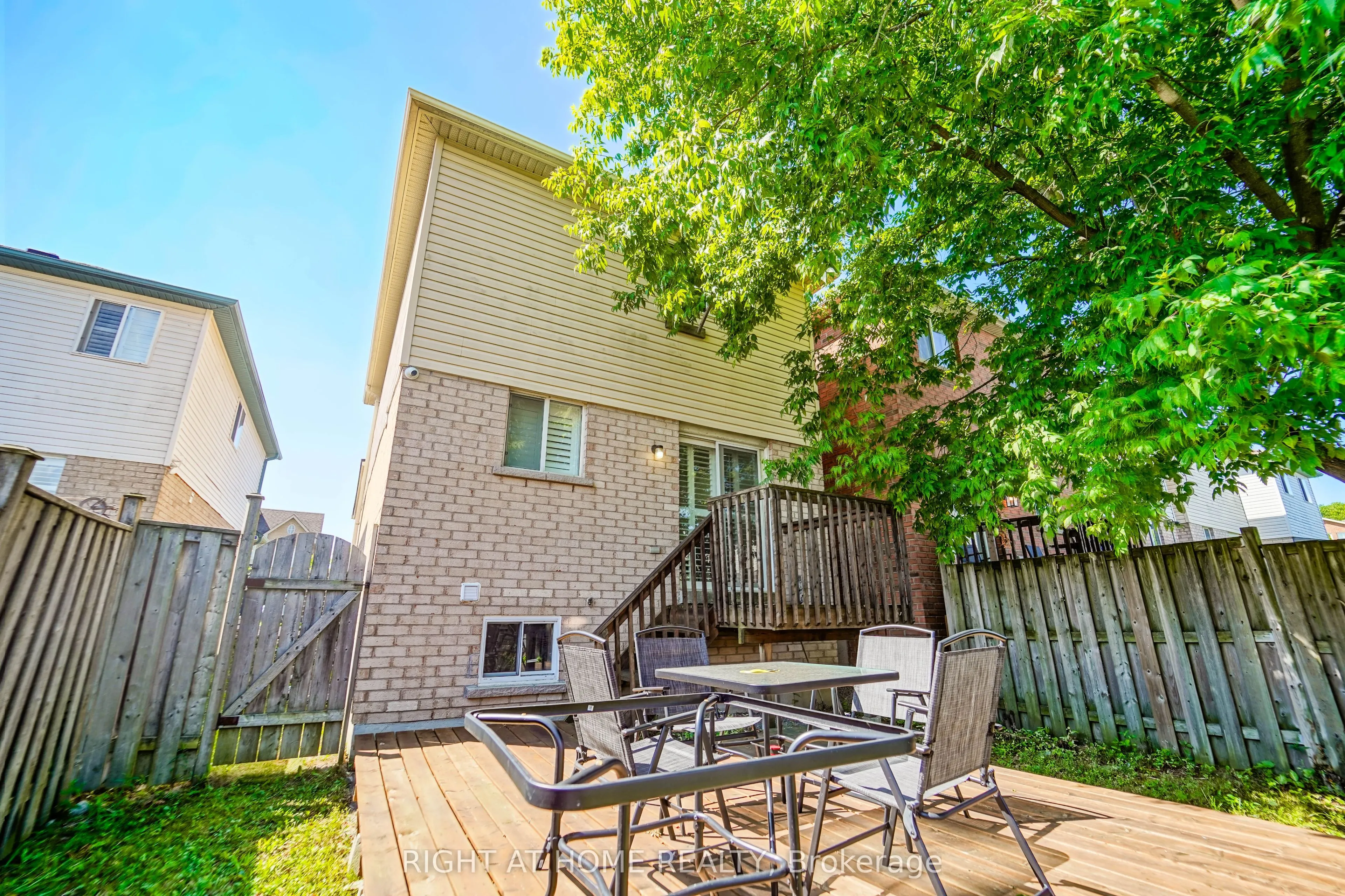 211 Andona Crescent