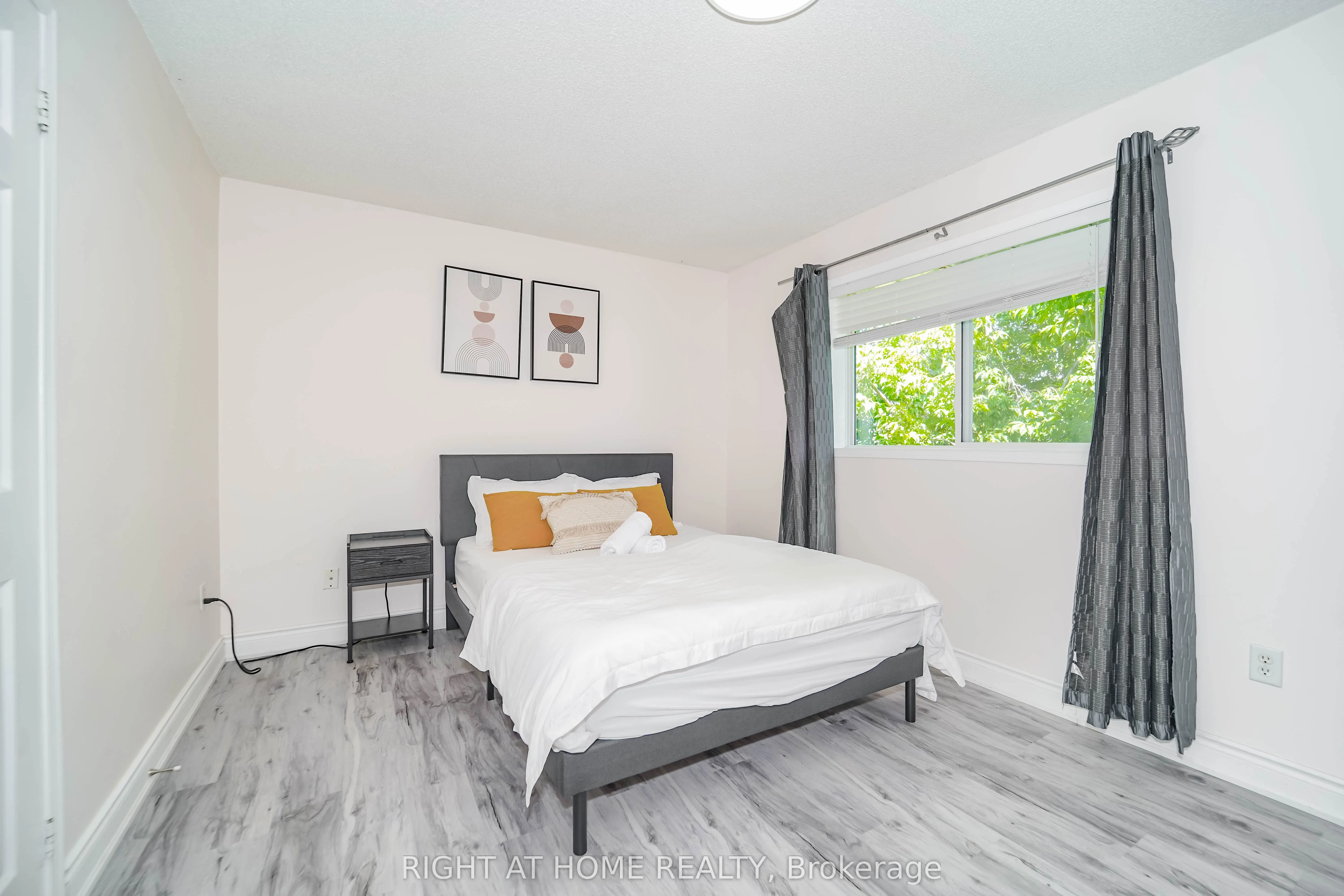 211 Andona Crescent