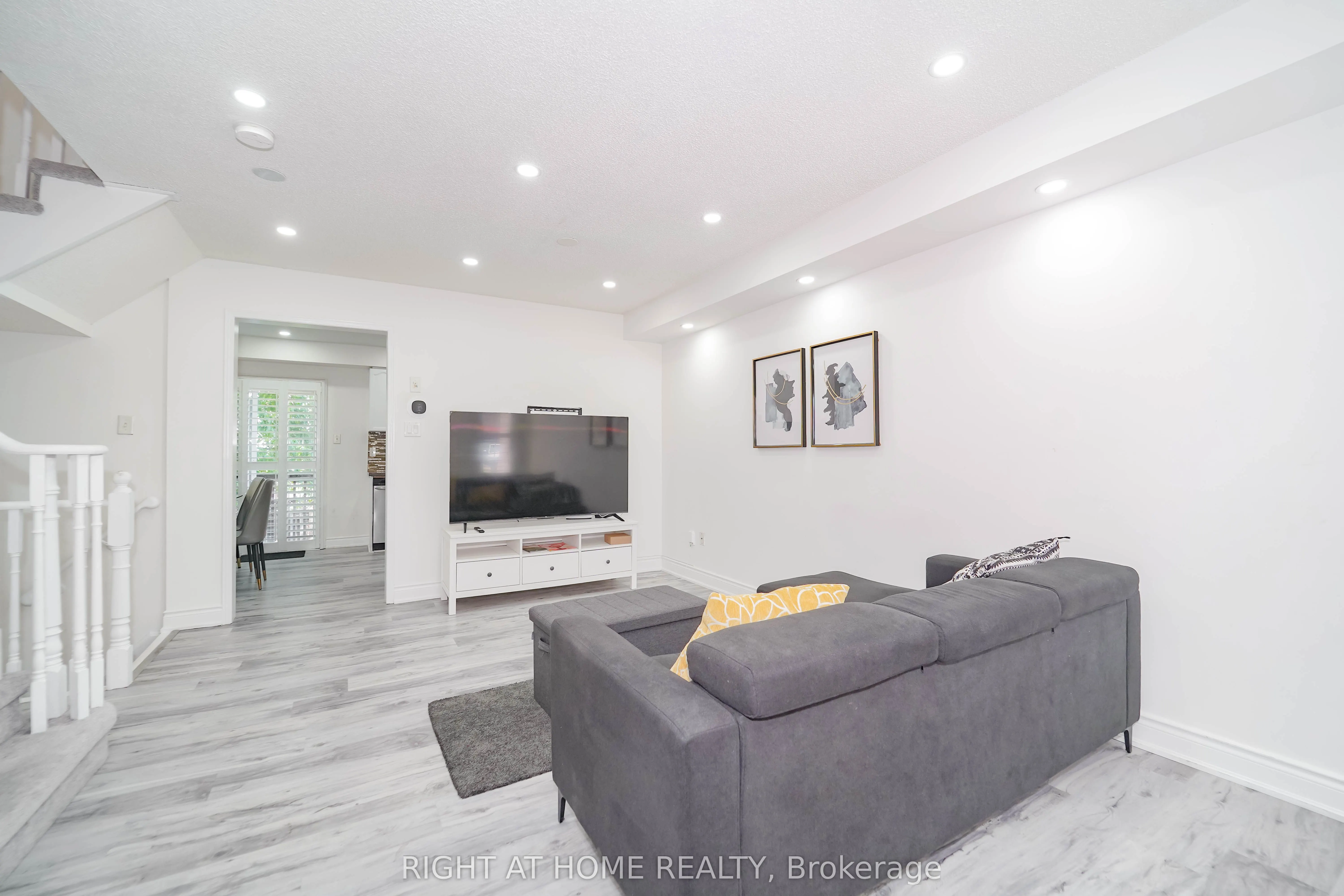 211 Andona Crescent