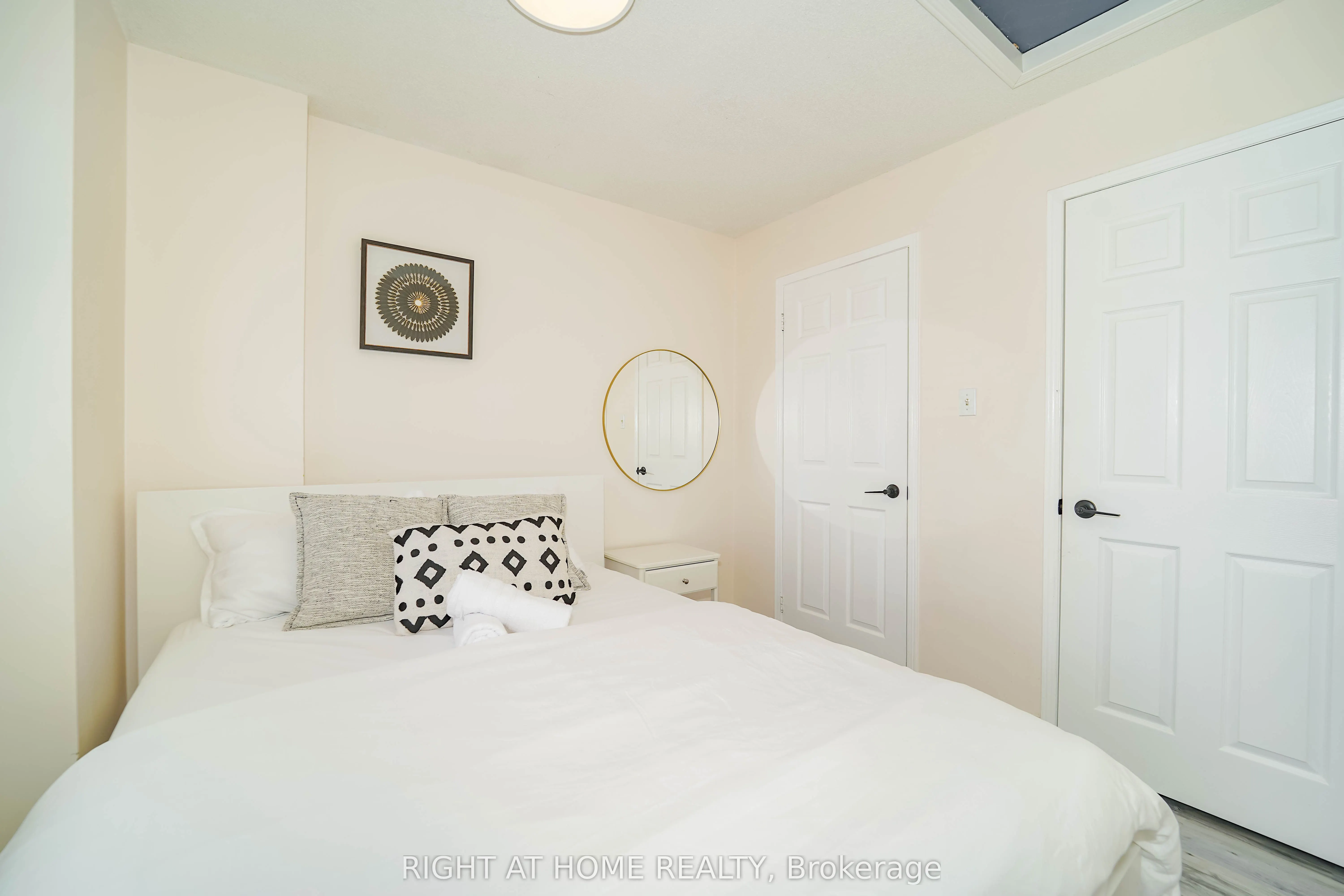 211 Andona Crescent