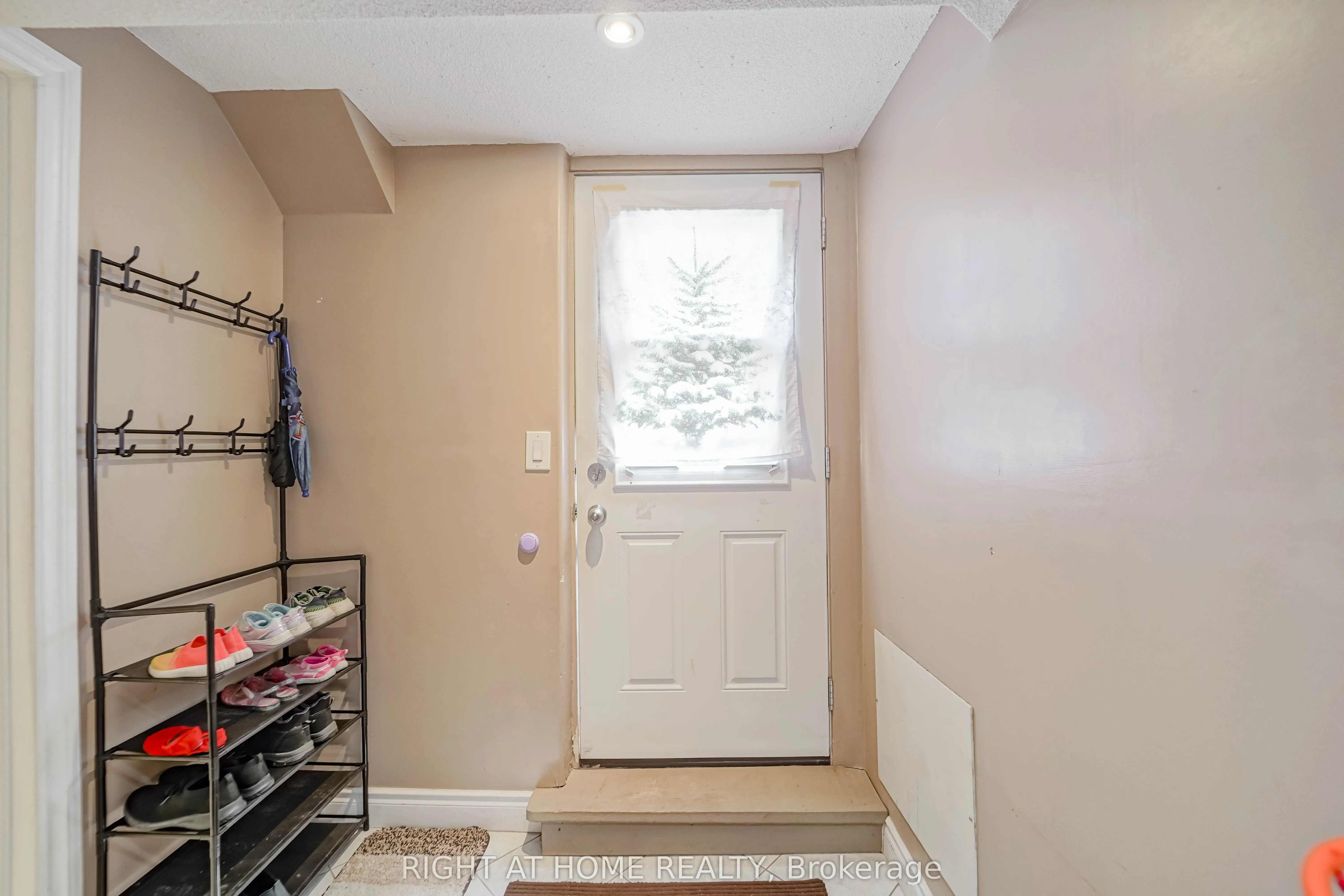 211 Andona Crescent