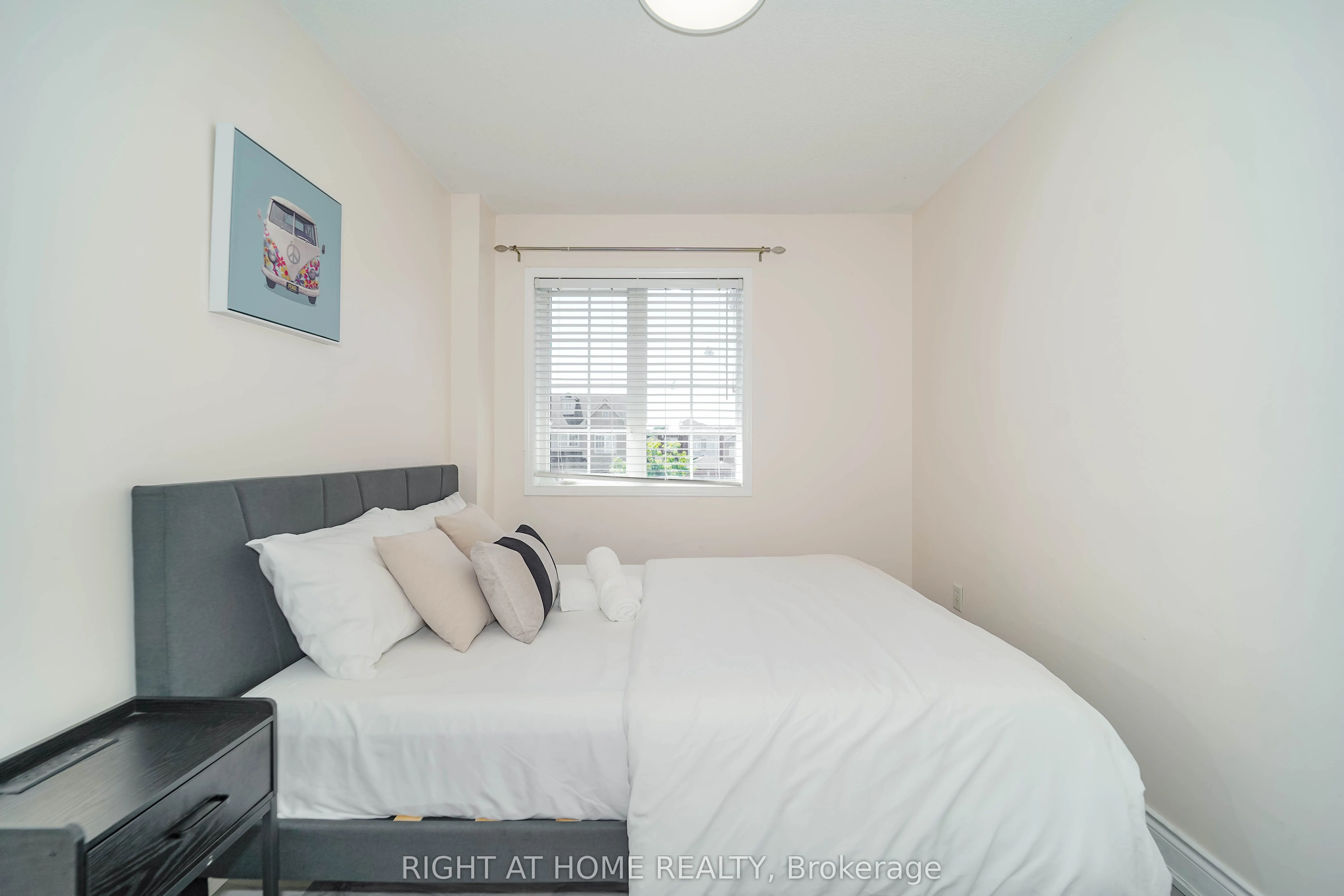 211 Andona Crescent