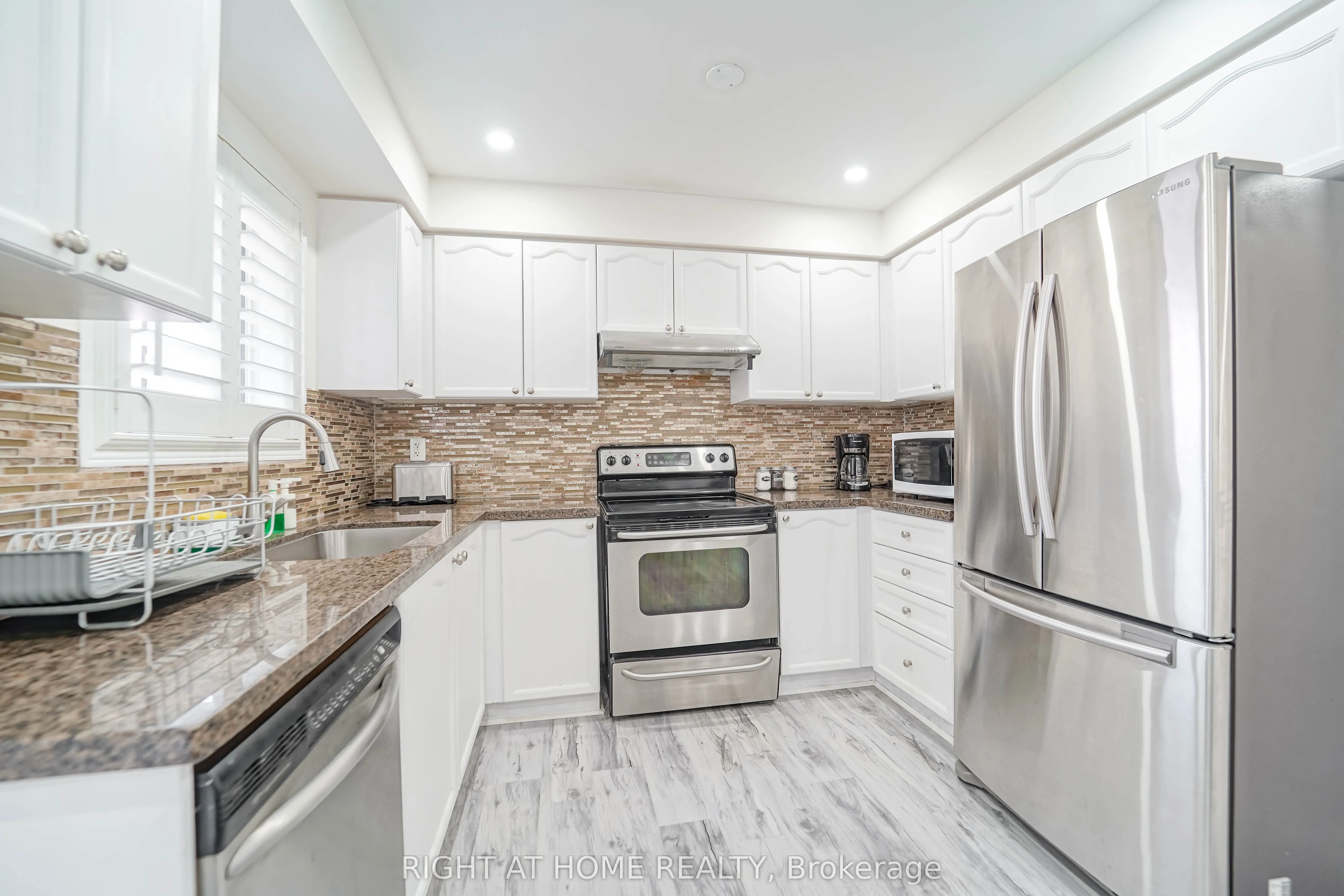 211 Andona Crescent