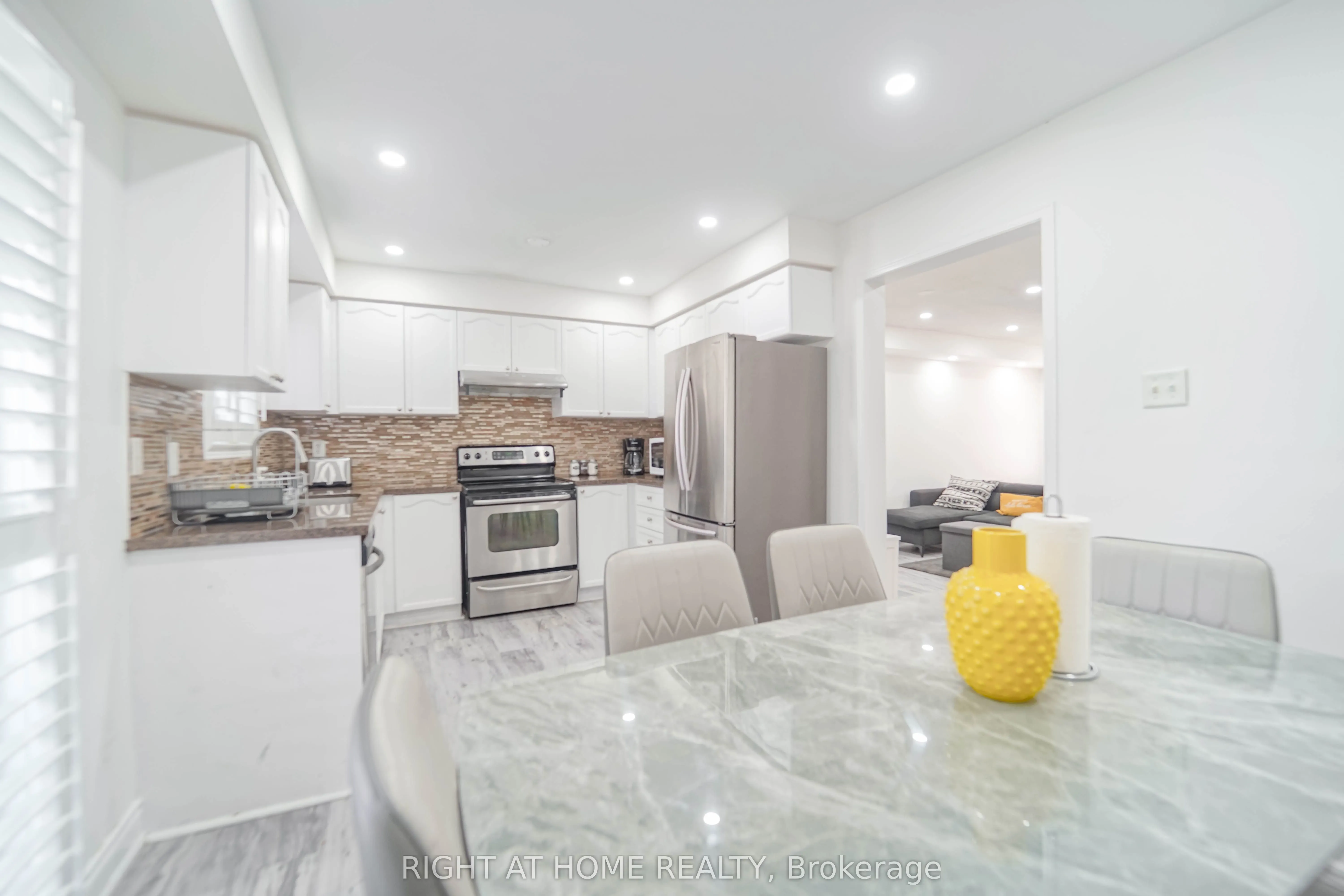 211 Andona Crescent