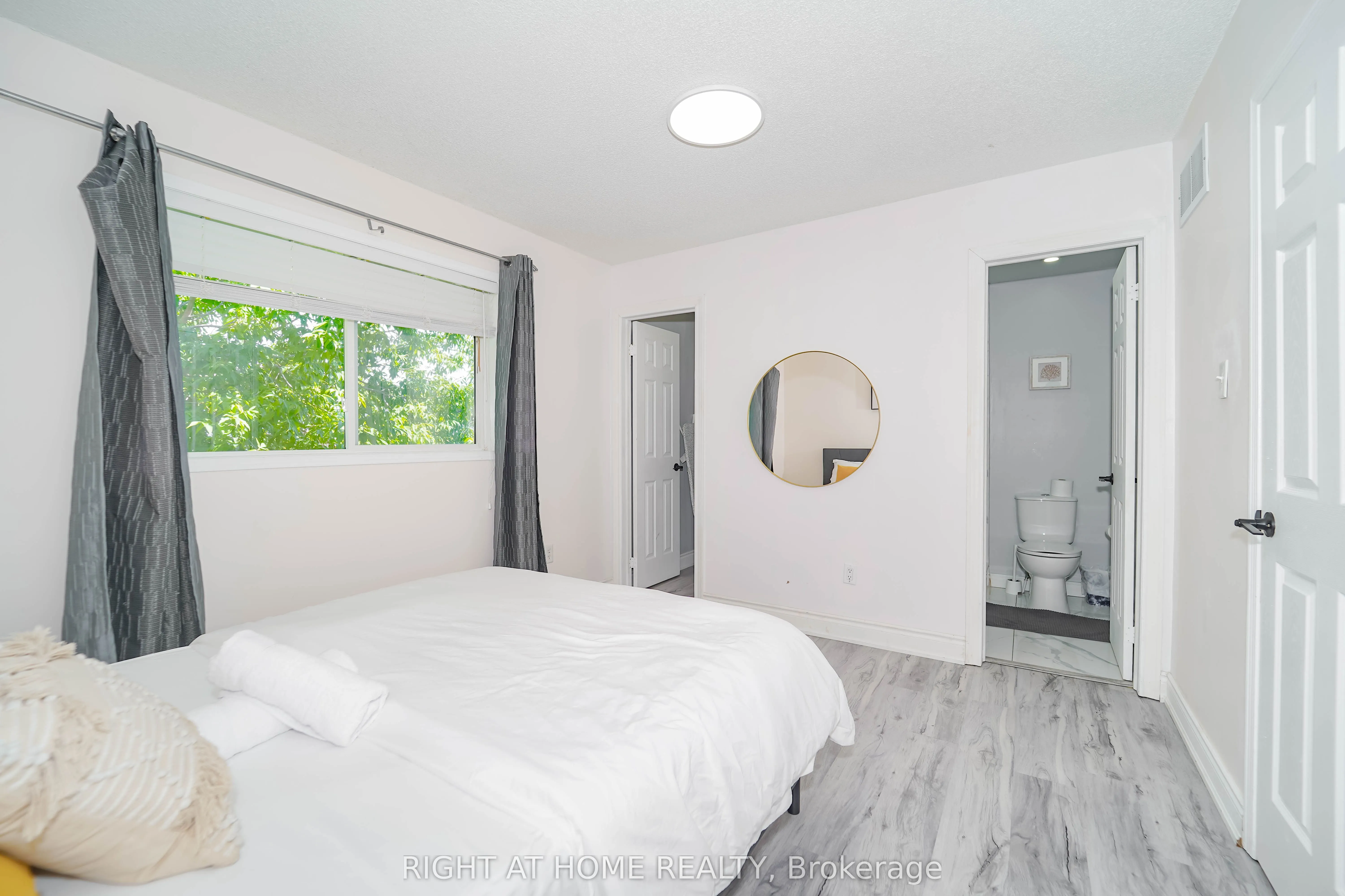 211 Andona Crescent