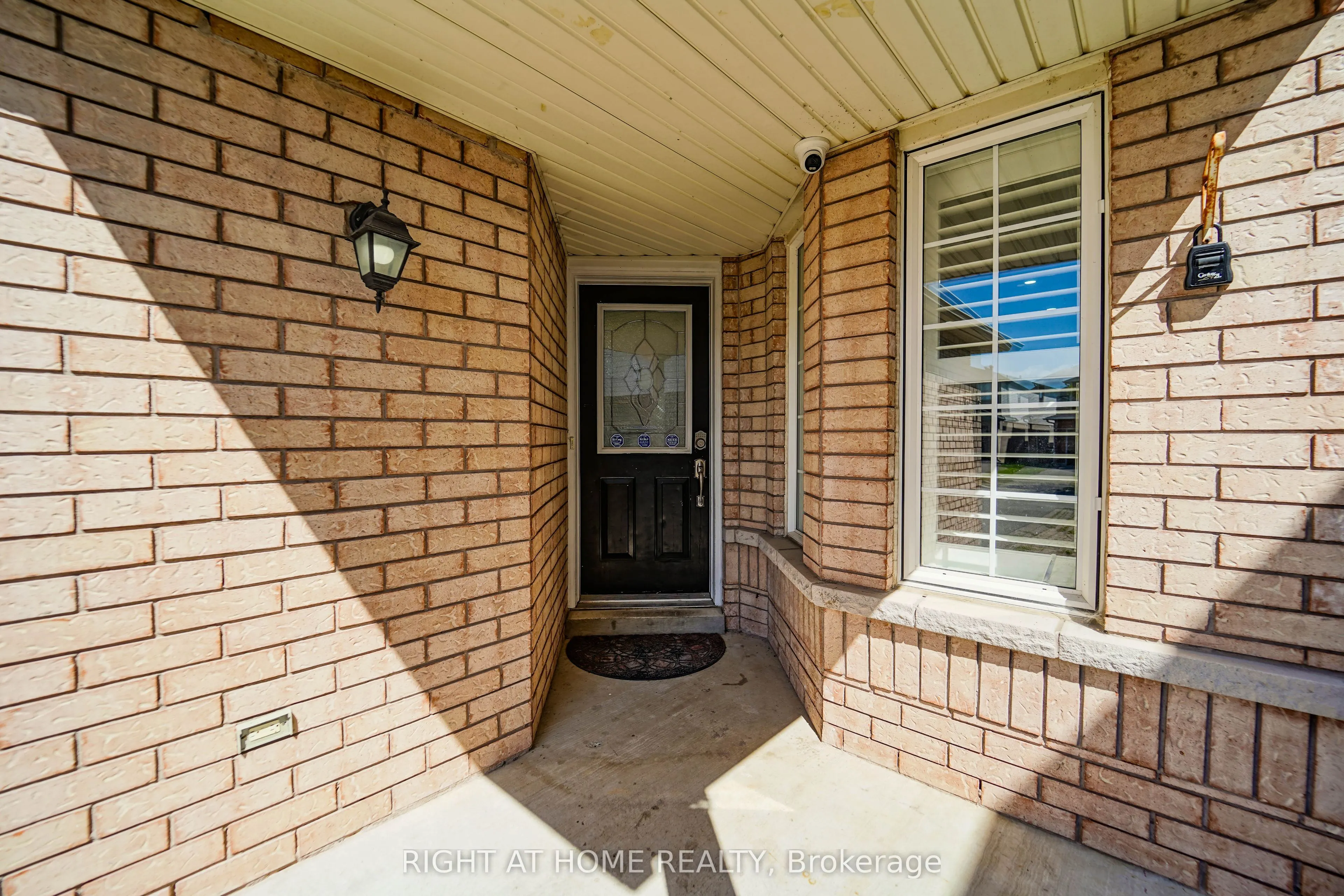 211 Andona Crescent