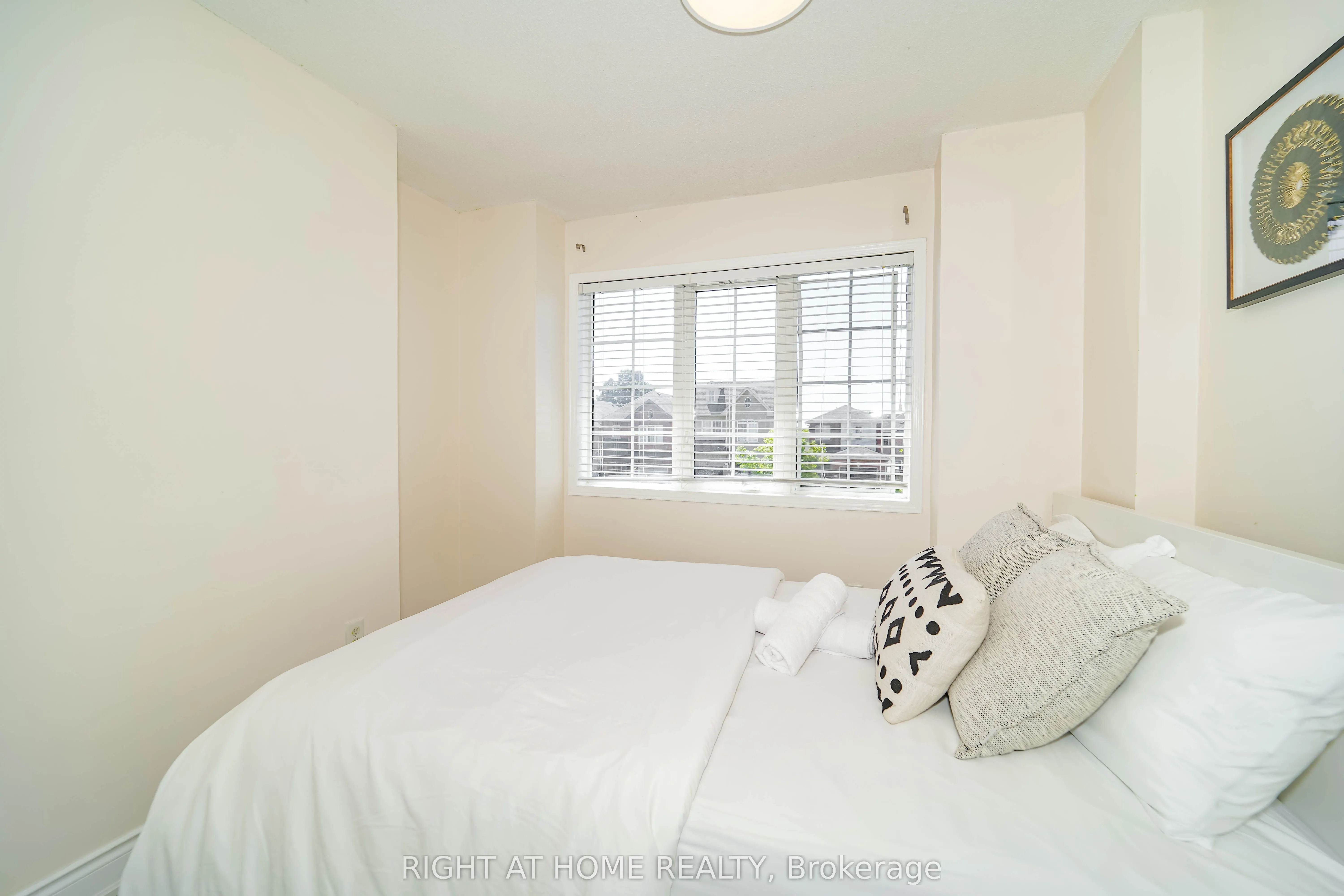 211 Andona Crescent