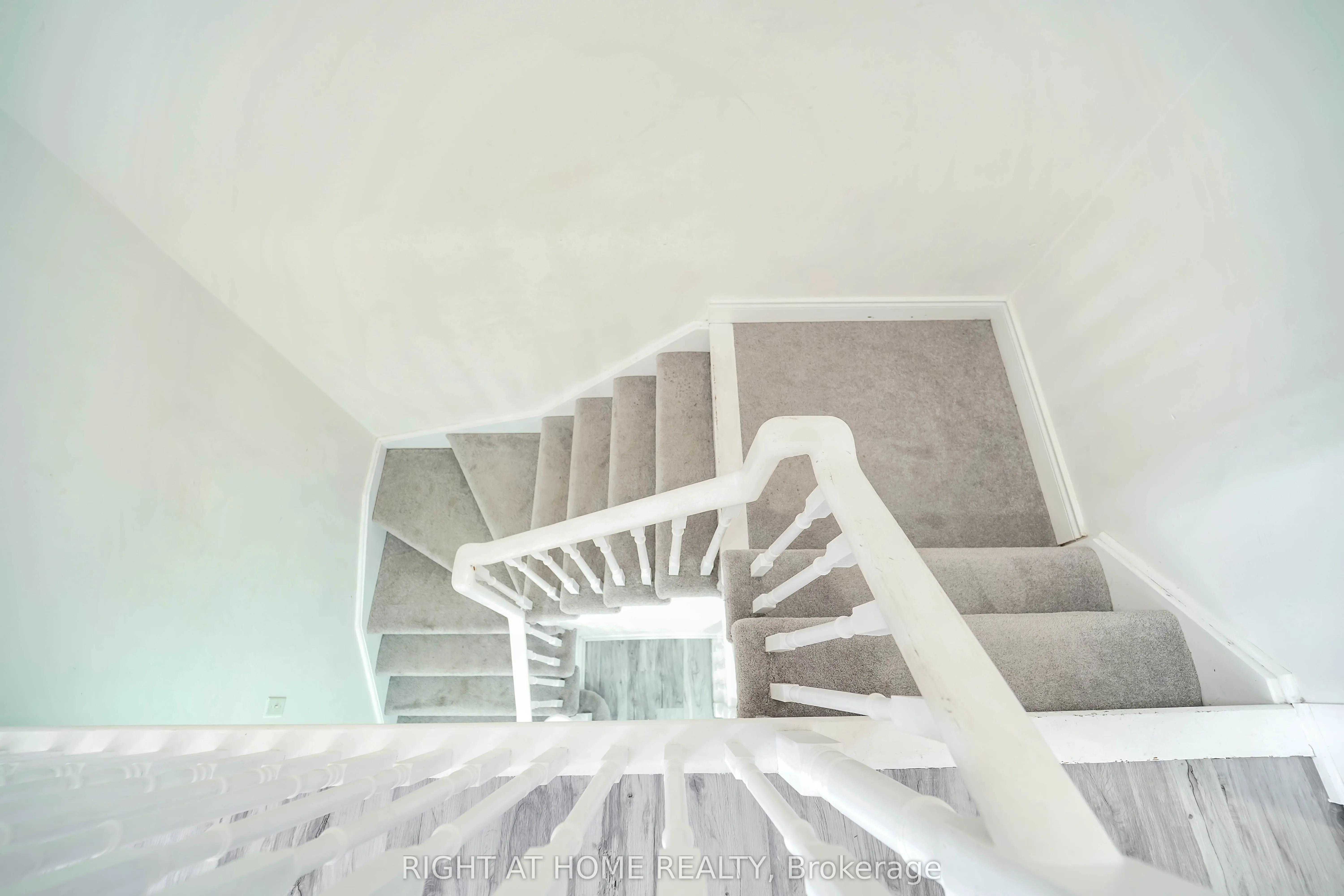 211 Andona Crescent