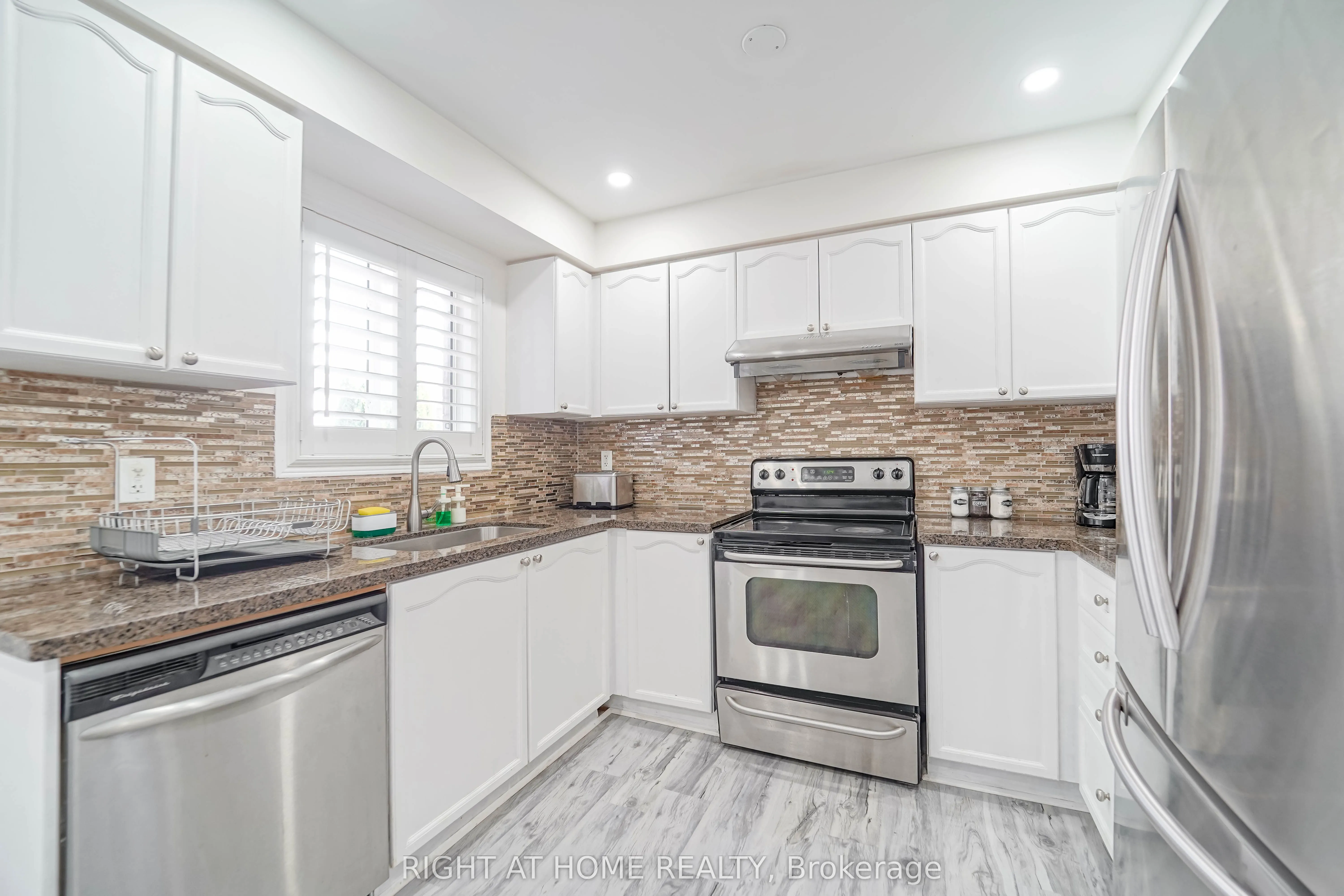 211 Andona Crescent