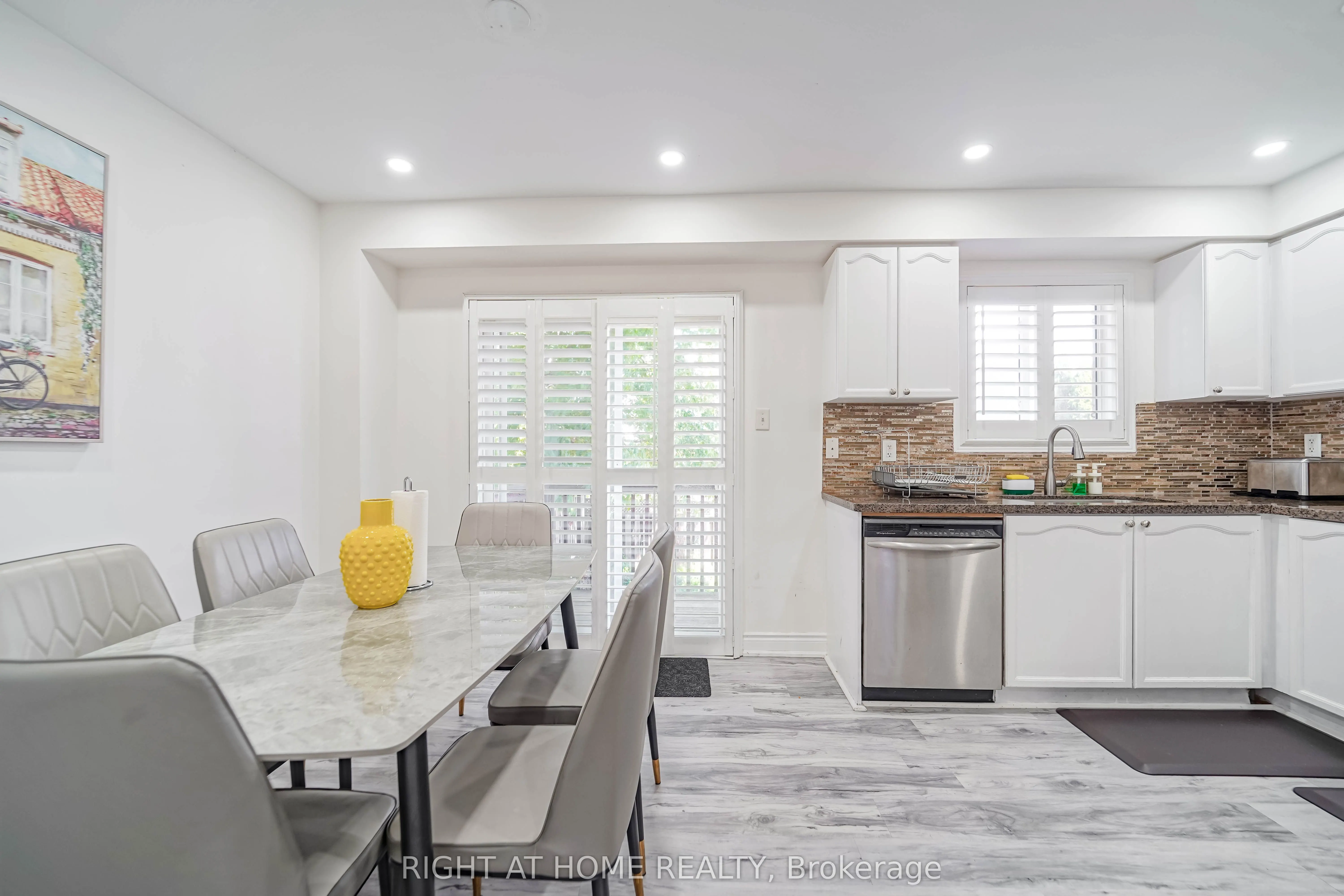 211 Andona Crescent