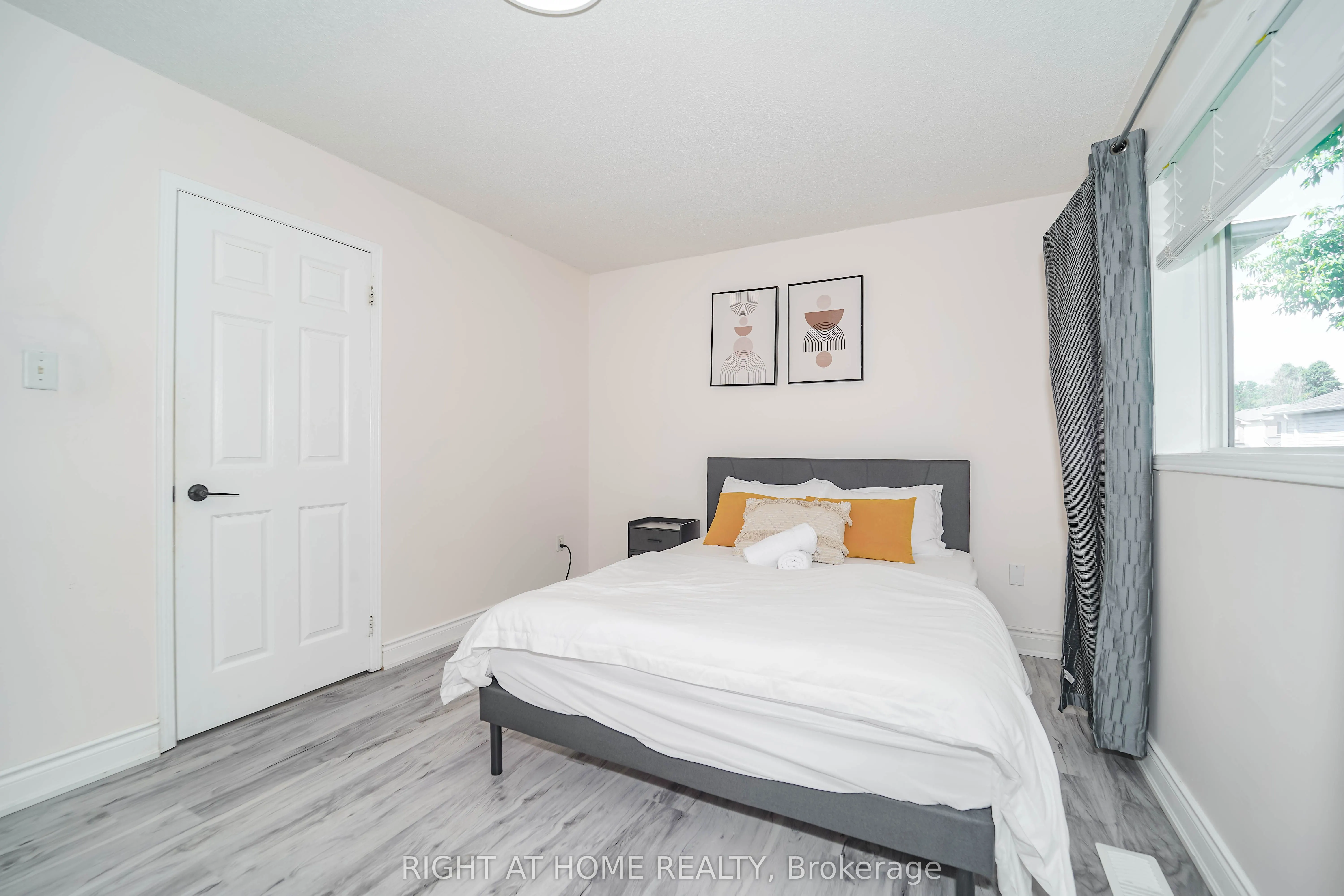 211 Andona Crescent