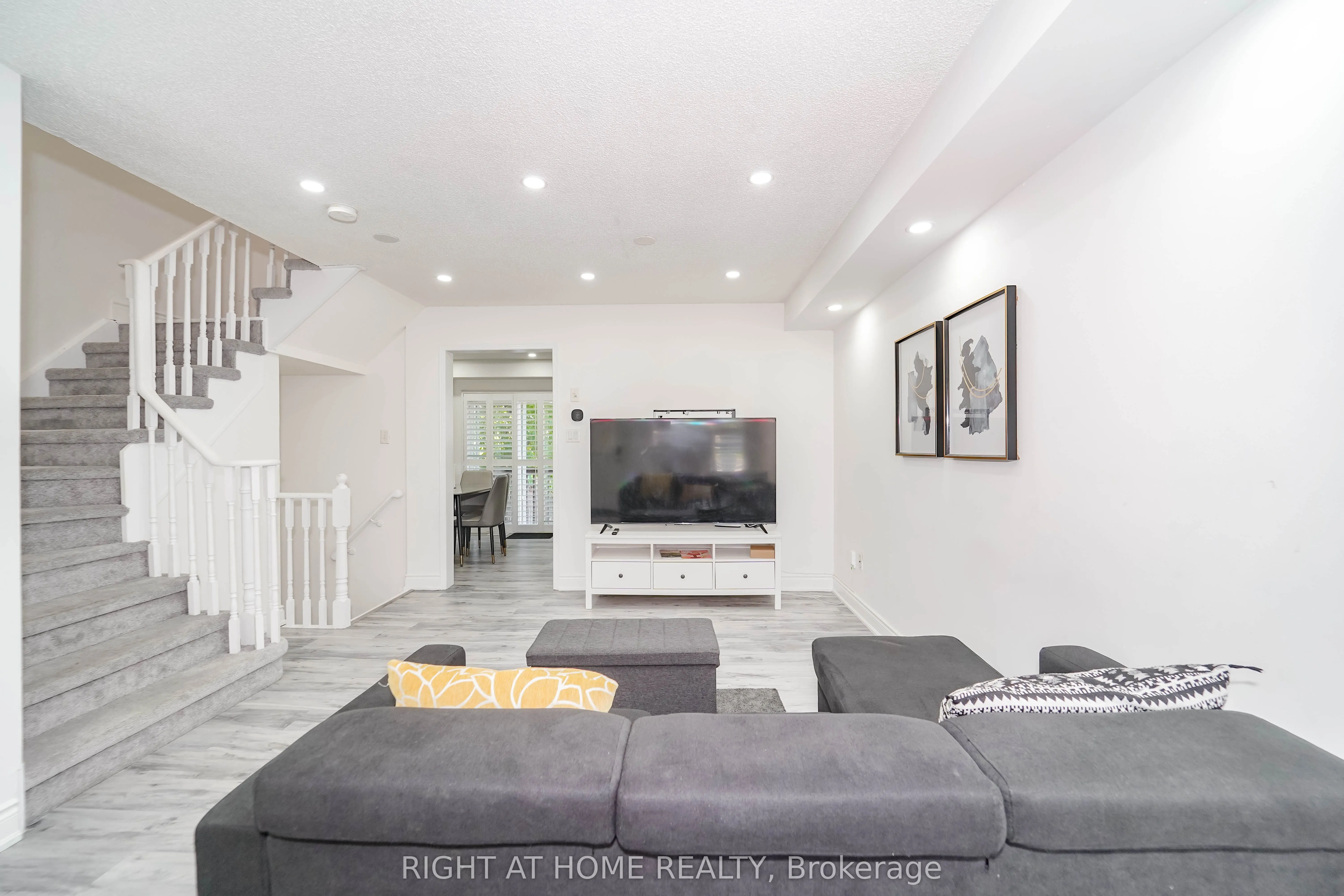 211 Andona Crescent