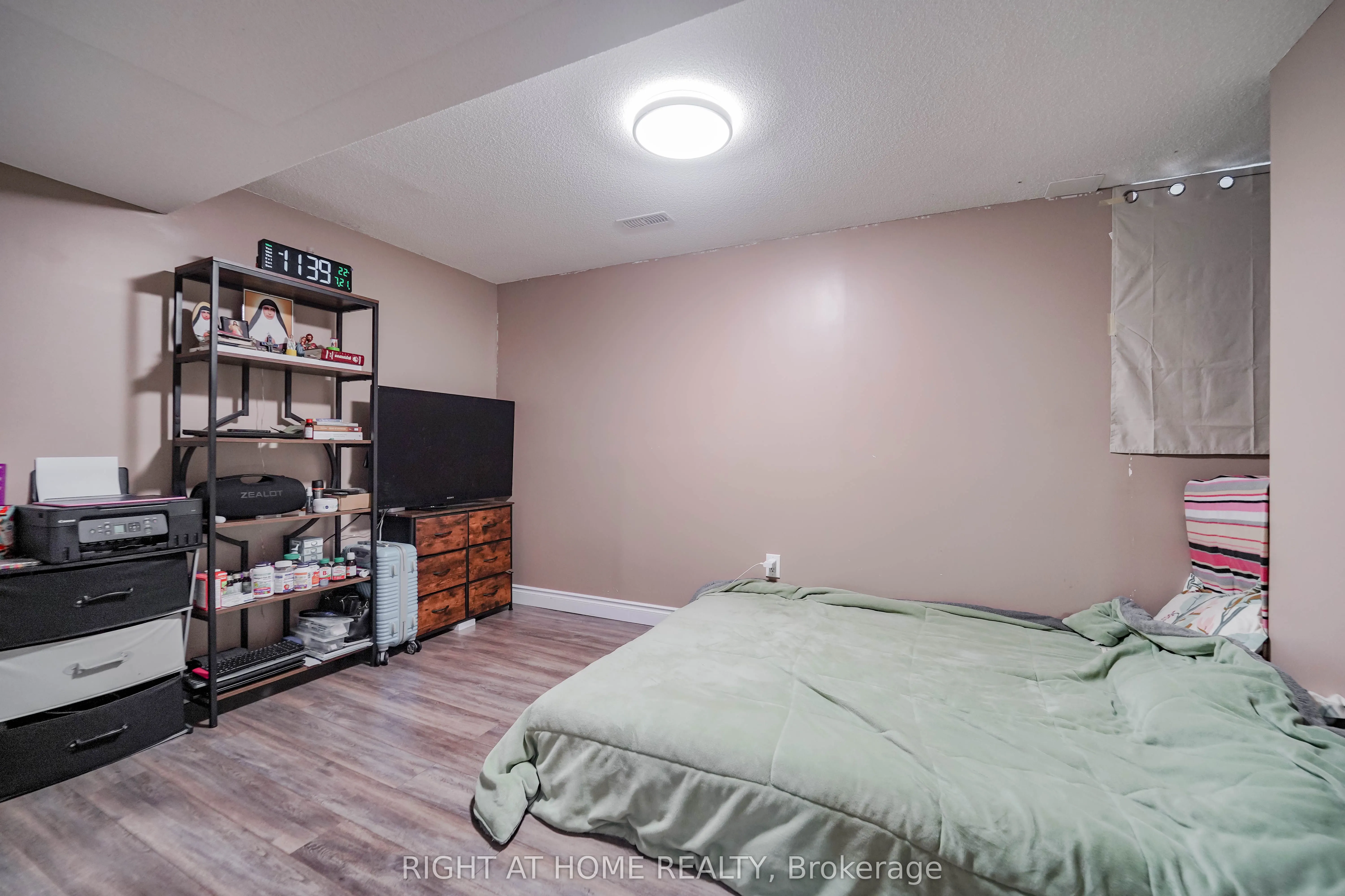 211 Andona Crescent