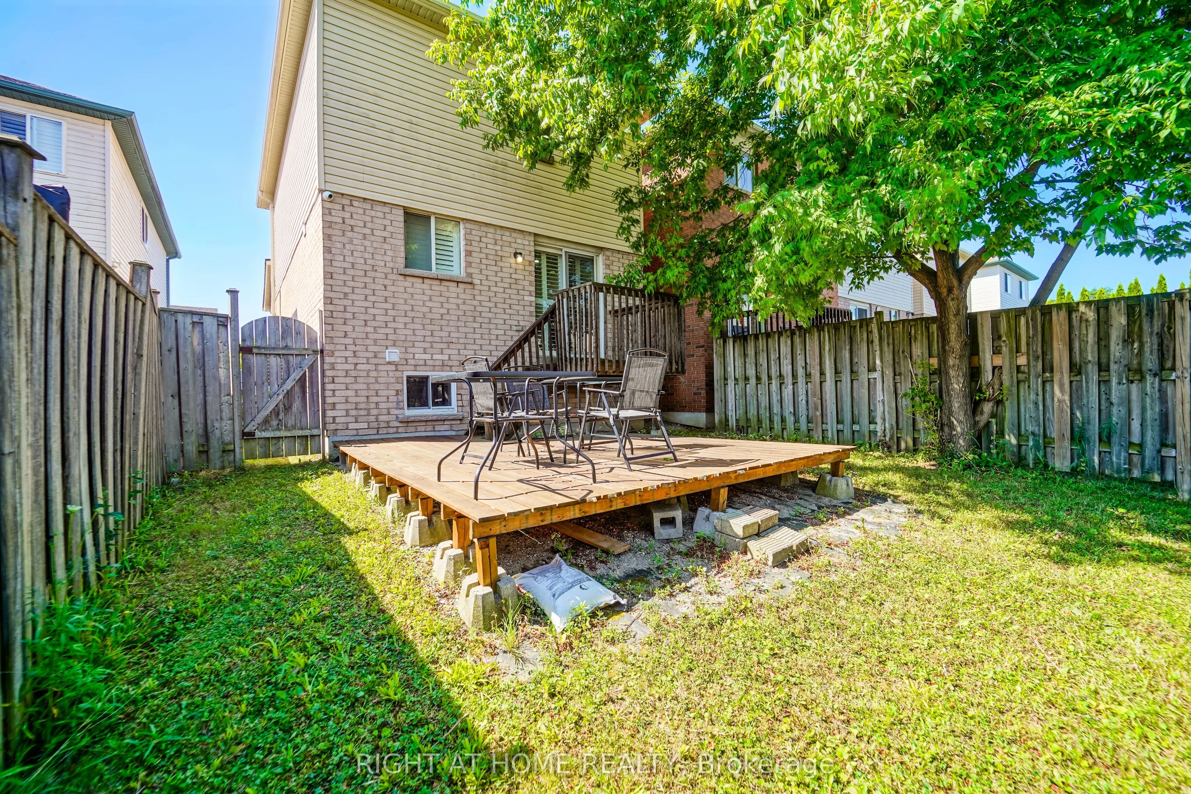 211 Andona Crescent