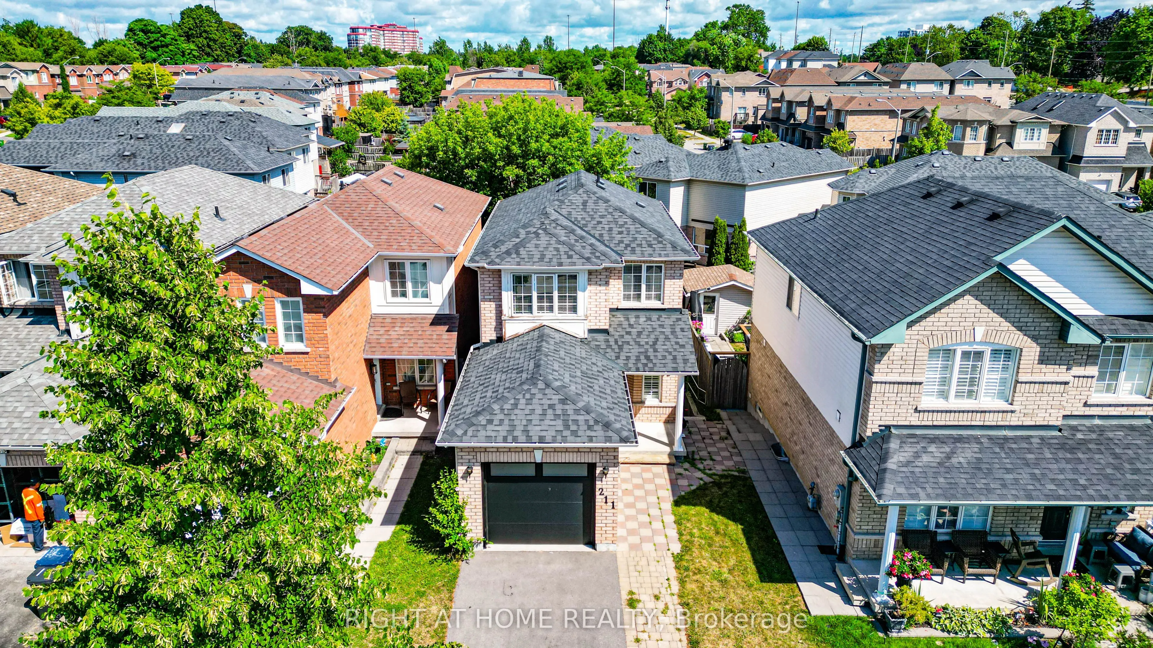 211 Andona Crescent
